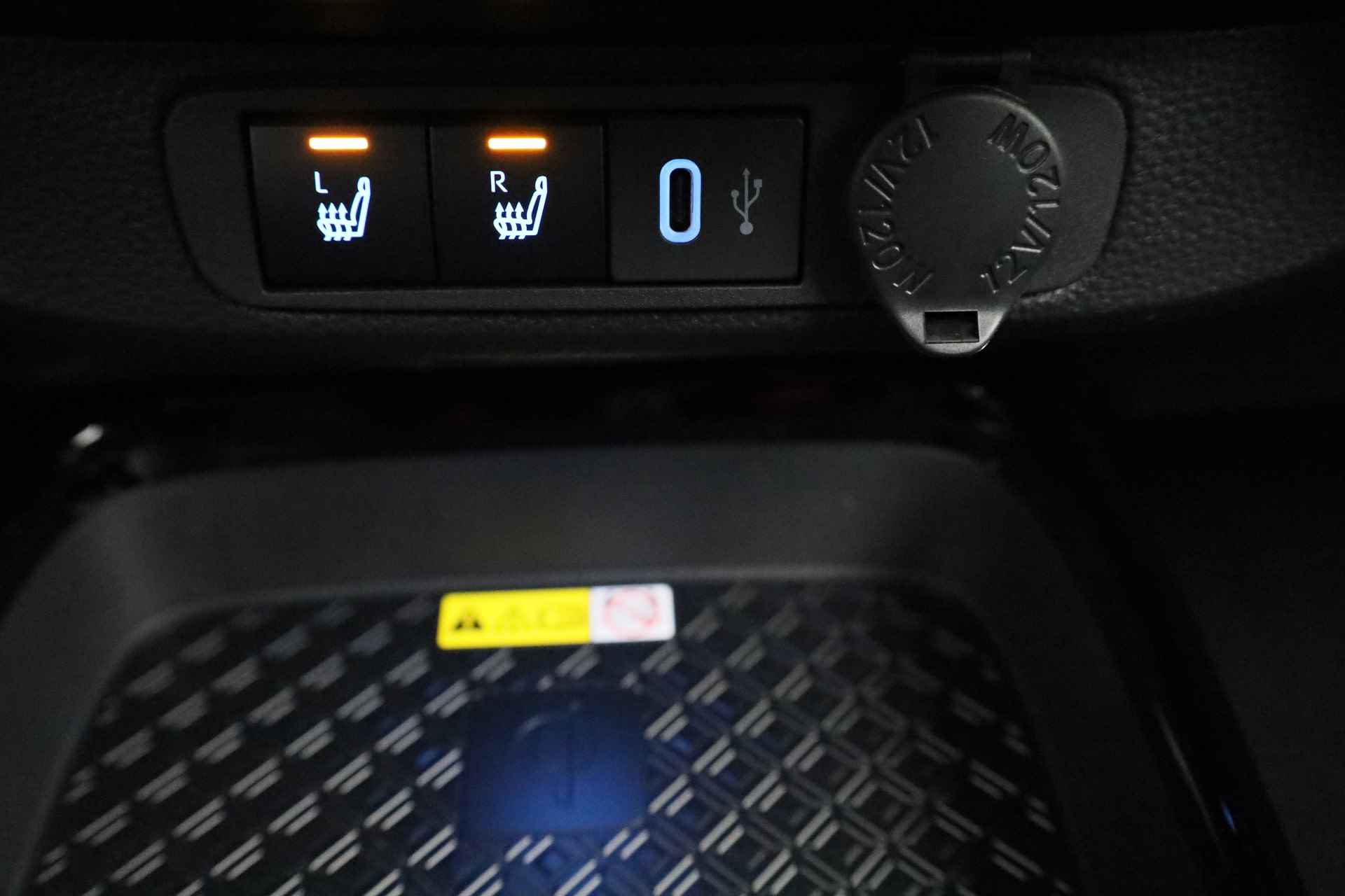 Toyota Aygo X 1.0 VVT-i S-CVT Automaat Premium Design *Demo* | JBL-Audio | Parkeersensoren V+A | - 26/33