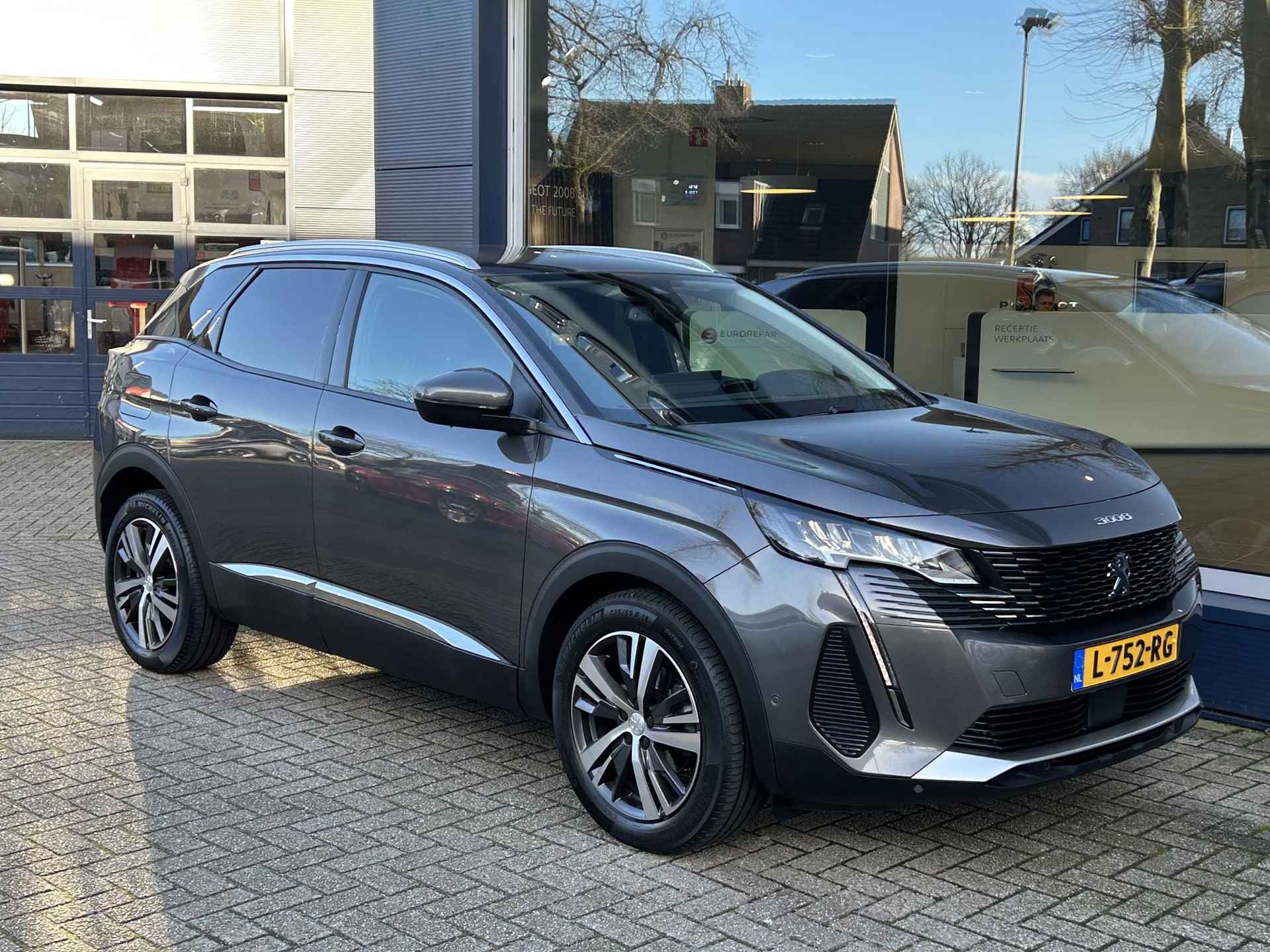 Peugeot 3008 1.2 Turbo 130PK Allure Pack | Navigatie | Dodehoek bewaking | Electrische achterklep | 1400KG Trekvermogen | Keyless Entry | Cruise control | Stoelverwarming | LED Verlichting | DAB | Parkeersensoren. - 2/52