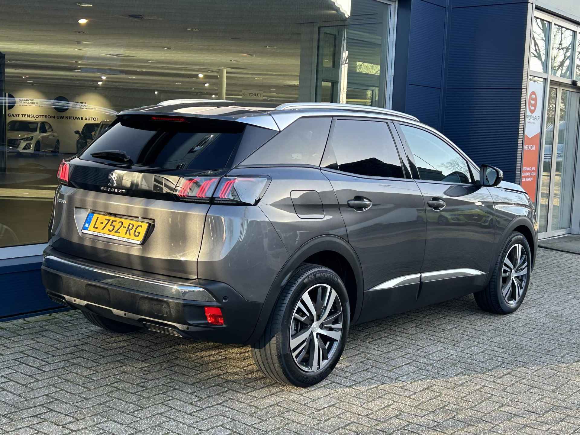 Peugeot 3008 1.2 Turbo 130PK Allure Pack | Navigatie | Dodehoek bewaking | Electrische achterklep | 1400KG Trekvermogen | Keyless Entry | Cruise control | Stoelverwarming | LED Verlichting | DAB | Parkeersensoren. - 3/52