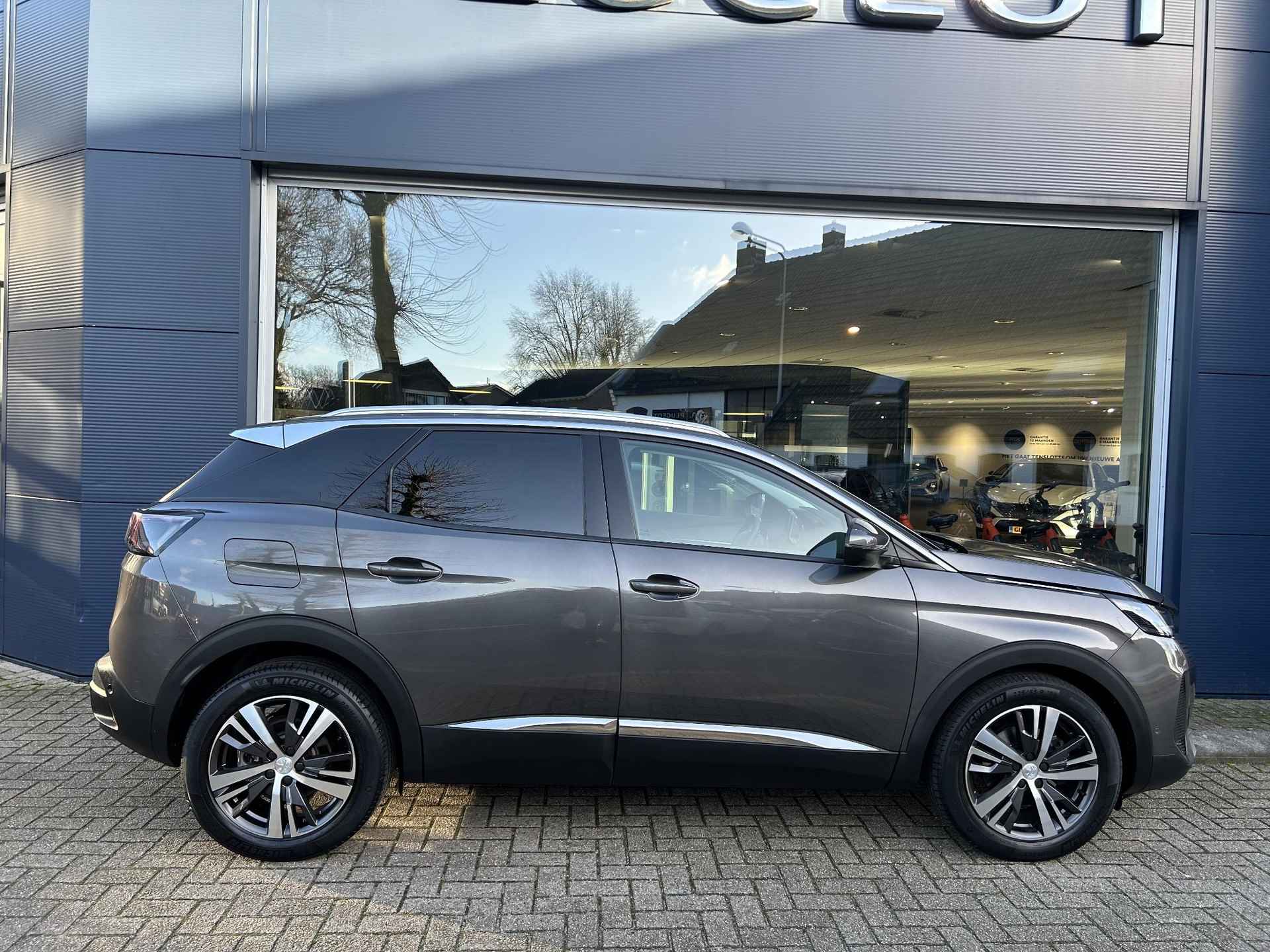 Peugeot 3008 1.2 Turbo 130PK Allure Pack | Navigatie | Dodehoek bewaking | Electrische achterklep | 1400KG Trekvermogen | Keyless Entry | Cruise control | Stoelverwarming | LED Verlichting | DAB | Parkeersensoren. - 6/52