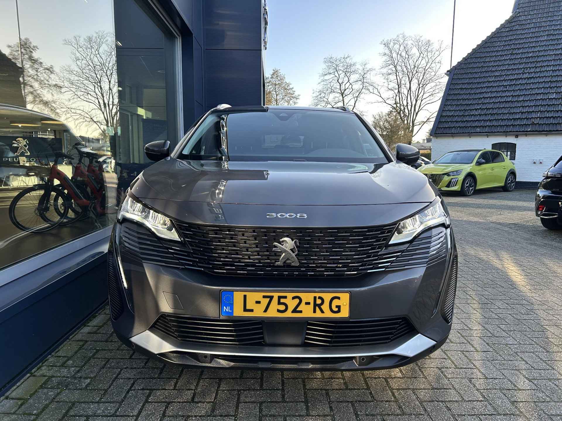 Peugeot 3008 1.2 Turbo 130PK Allure Pack | Navigatie | Dodehoek bewaking | Electrische achterklep | 1400KG Trekvermogen | Keyless Entry | Cruise control | Stoelverwarming | LED Verlichting | DAB | Parkeersensoren. - 7/52