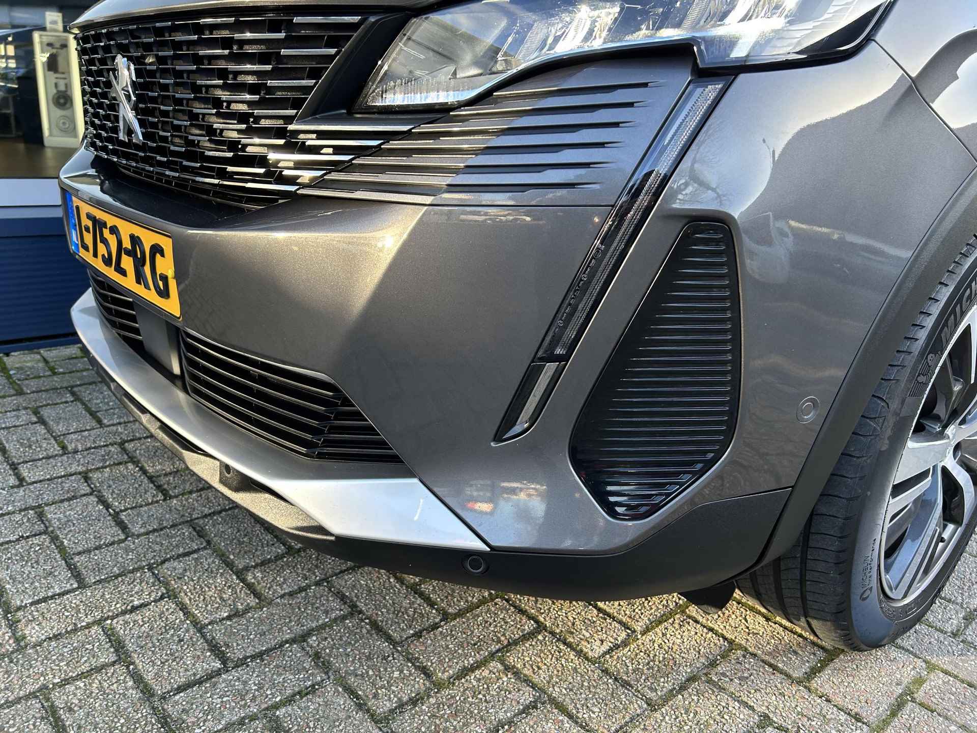 Peugeot 3008 1.2 Turbo 130PK Allure Pack | Navigatie | Dodehoek bewaking | Electrische achterklep | 1400KG Trekvermogen | Keyless Entry | Cruise control | Stoelverwarming | LED Verlichting | DAB | Parkeersensoren. - 42/52