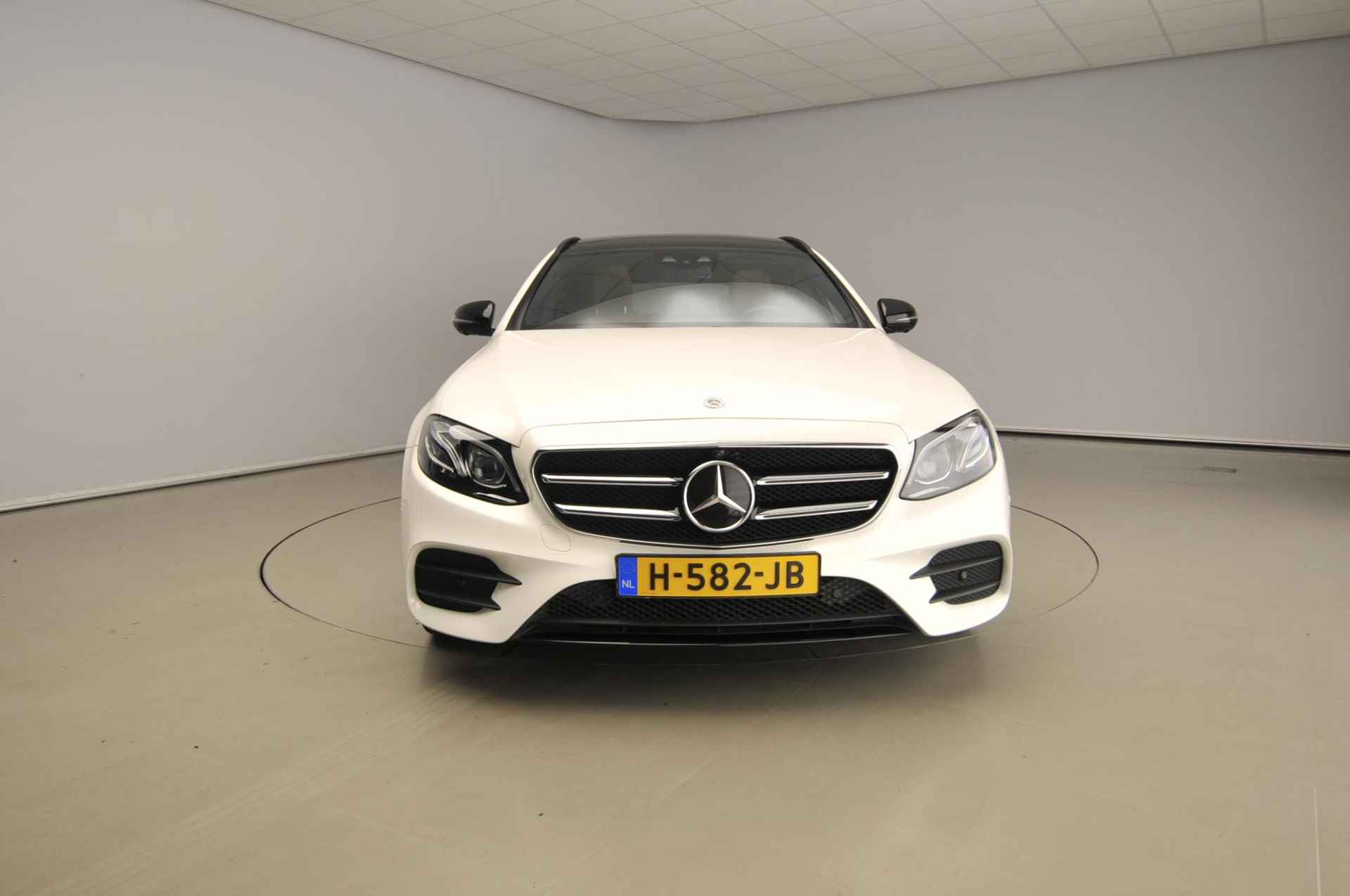 Mercedes-Benz E-klasse Estate 300 de Business Solution AMG | Panoramadak | Leder | 360 camera | Active Cruise | Lane Assist - 5/46