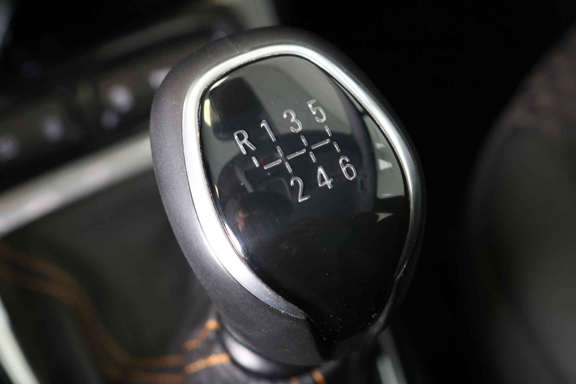 Opel Crossland X 1.2 Turbo 110PK Innovation | Navi | Clima | Parkeersensoren | Keyless | Cruise | 16" Lichtmetaal | Metallic | - 38/41