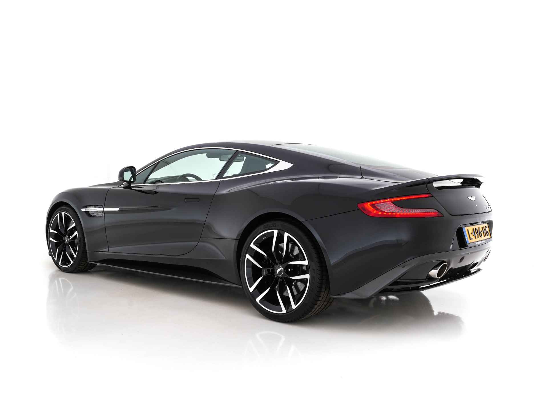 Aston Martin Vanquish 6.0 V12 Touchtronic 2+2 *CERAMIC-BRAKES | B&O-SURROUND | CARBON | VOLLEDER | XENON | MEMORY-PACK | NAVI-FULLMAP | CAMERA | DAB | ECC | PDC | CRUISE* - 4/39