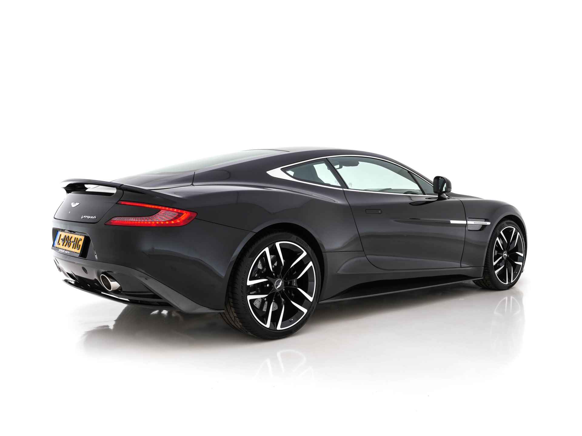 Aston Martin Vanquish 6.0 V12 Touchtronic 2+2 *CERAMIC-BRAKES | B&O-SURROUND | CARBON | VOLLEDER | XENON | MEMORY-PACK | NAVI-FULLMAP | CAMERA | DAB | ECC | PDC | CRUISE* - 6/39