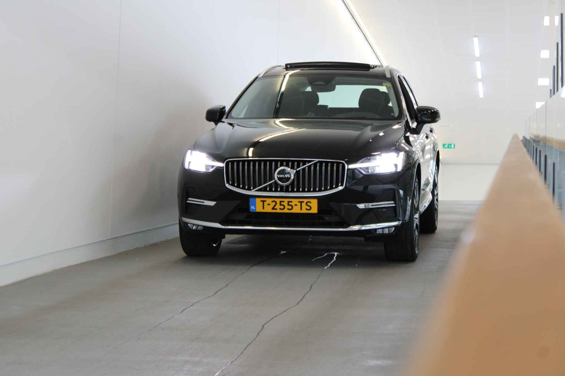 Volvo XC60 B5 250PK Ultimate Bright | Full Options! | B&W Audio | Luchtvering | Massage | Iso Glas | 360º view - 67/67