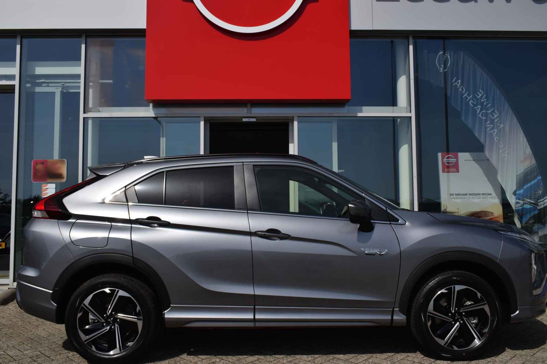 Mitsubishi Eclipse Cross 2.4 PHEV Intense+ €8000,- VOORRAAD KORTING | OP = OP| 8 JAAR GARANTIE | Netto bijtelling 288.- - 6/43