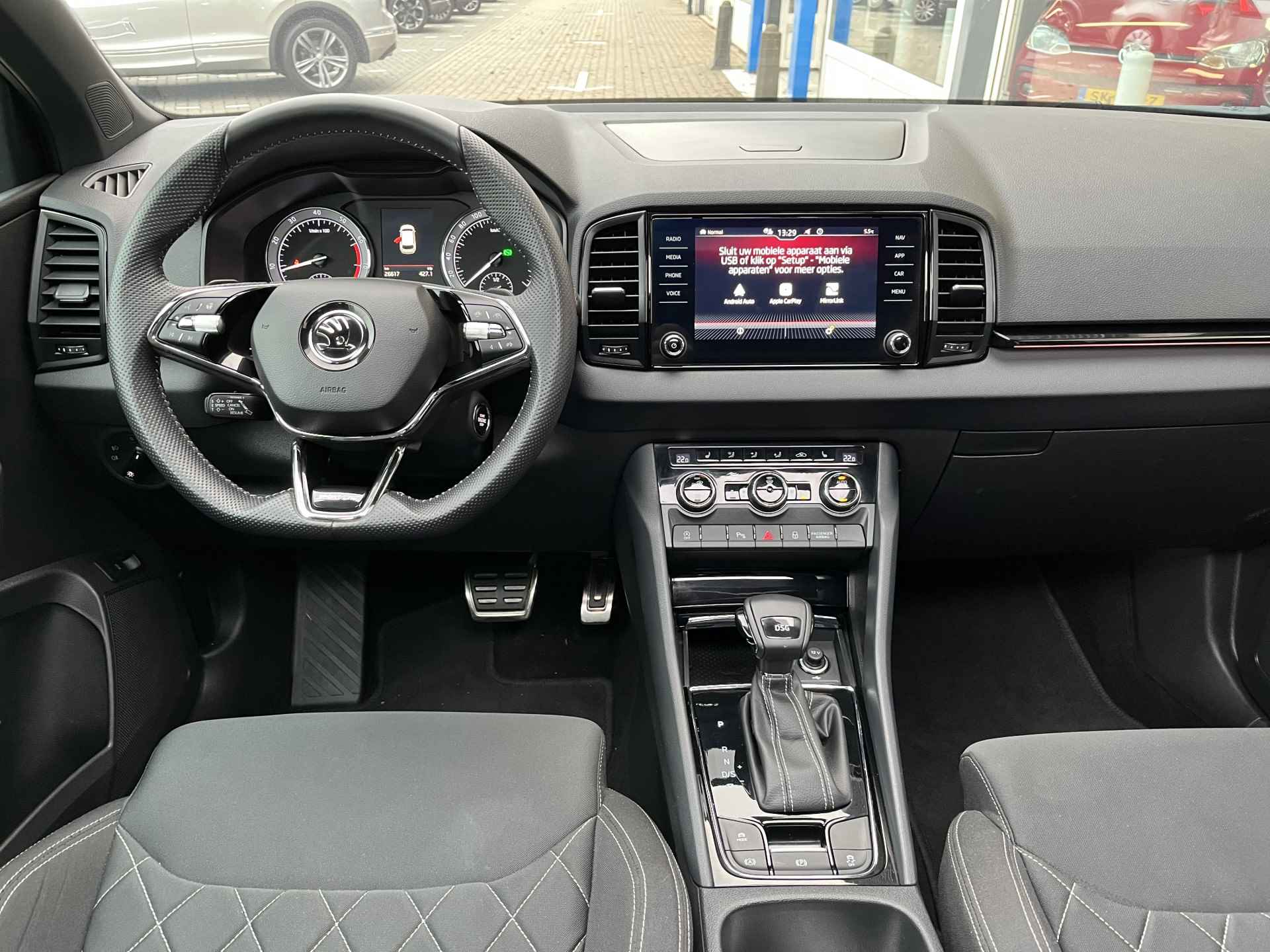 Škoda Karoq 1.5 TSI ACT Sportline / AUTOMAAT/ PANO/ STANDKACHEL/ PARK. SENSOREN/ LED/ STOEL VERWARM. V EN A/ KEYLESS/ STUUR VERWARM./ ADAPT. CRUISE/ APP CONNECT/ NAVI/ CLIMA/ DAB/ - 9/42