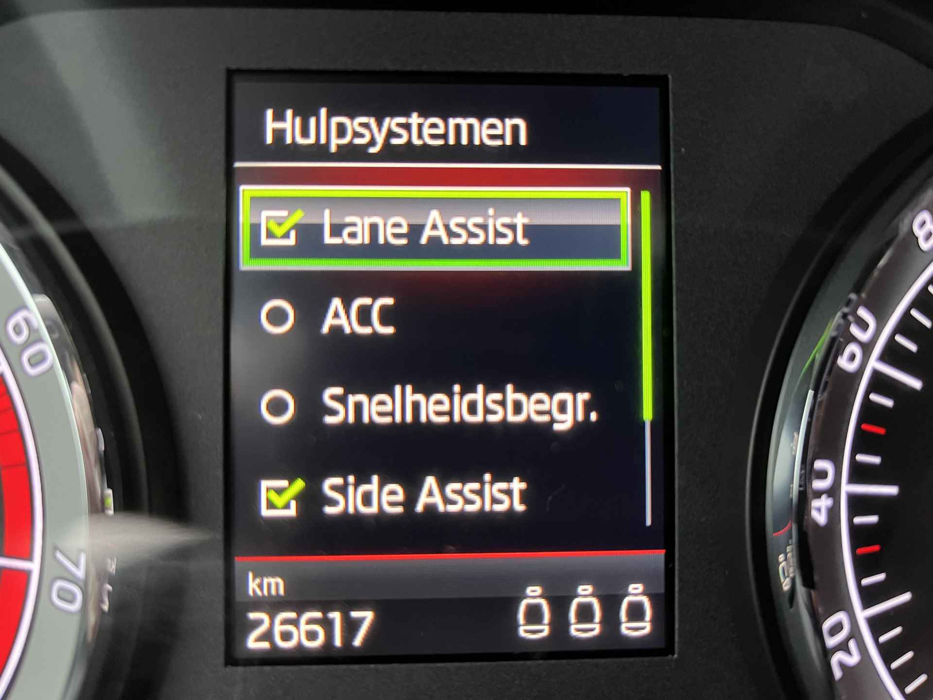 Škoda Karoq 1.5 TSI ACT Sportline / AUTOMAAT/ PANO/ STANDKACHEL/ PARK. SENSOREN/ LED/ STOEL VERWARM. V EN A/ KEYLESS/ STUUR VERWARM./ ADAPT. CRUISE/ APP CONNECT/ NAVI/ CLIMA/ DAB/ - 16/42