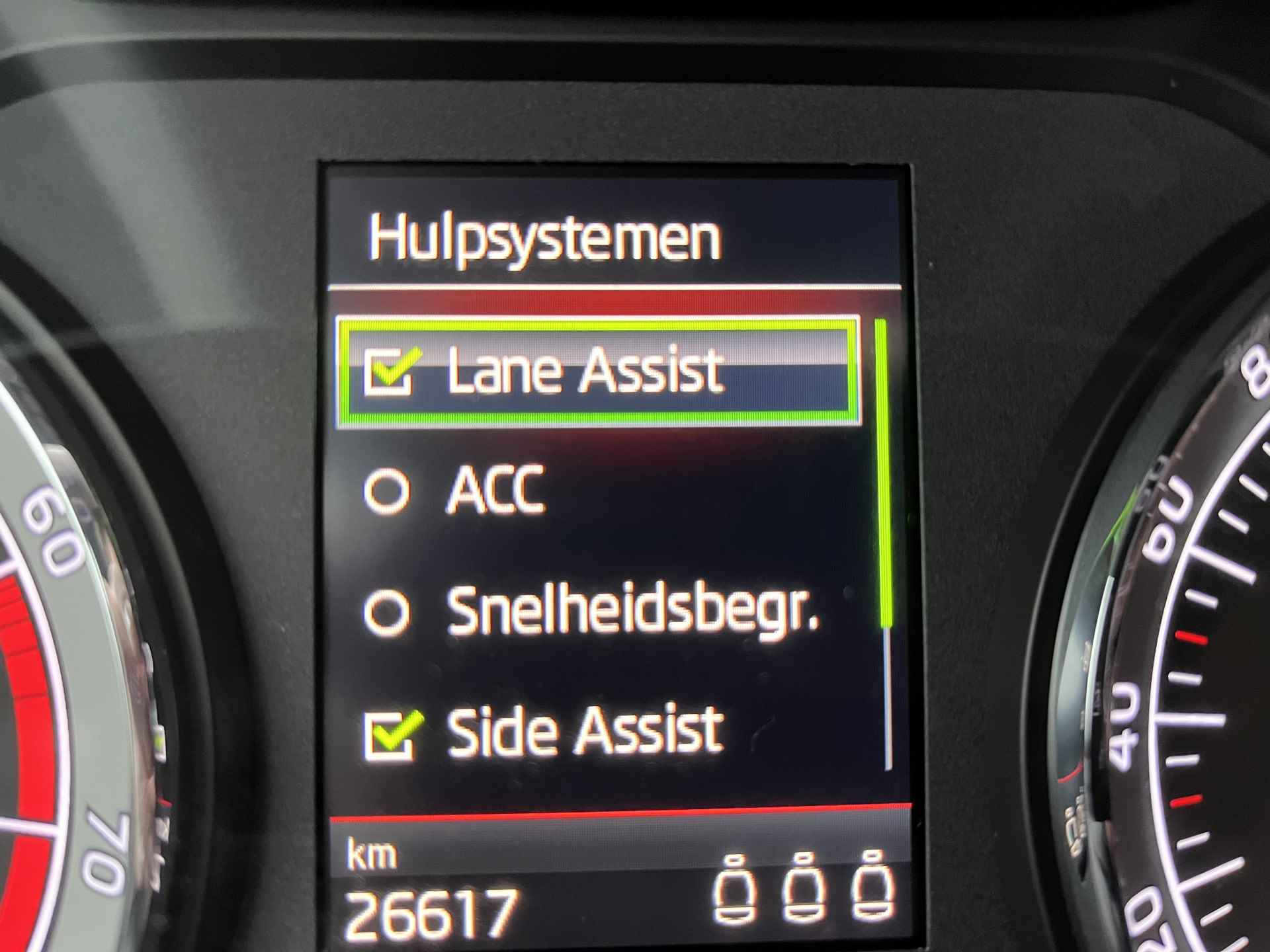 Škoda Karoq 1.5 TSI ACT Sportline / AUTOMAAT/ PANO/ STANDKACHEL/ PARK. SENSOREN/ LED/ STOEL VERWARM. V EN A/ KEYLESS/ STUUR VERWARM./ ADAPT. CRUISE/ APP CONNECT/ NAVI/ CLIMA/ DAB/ - 17/42