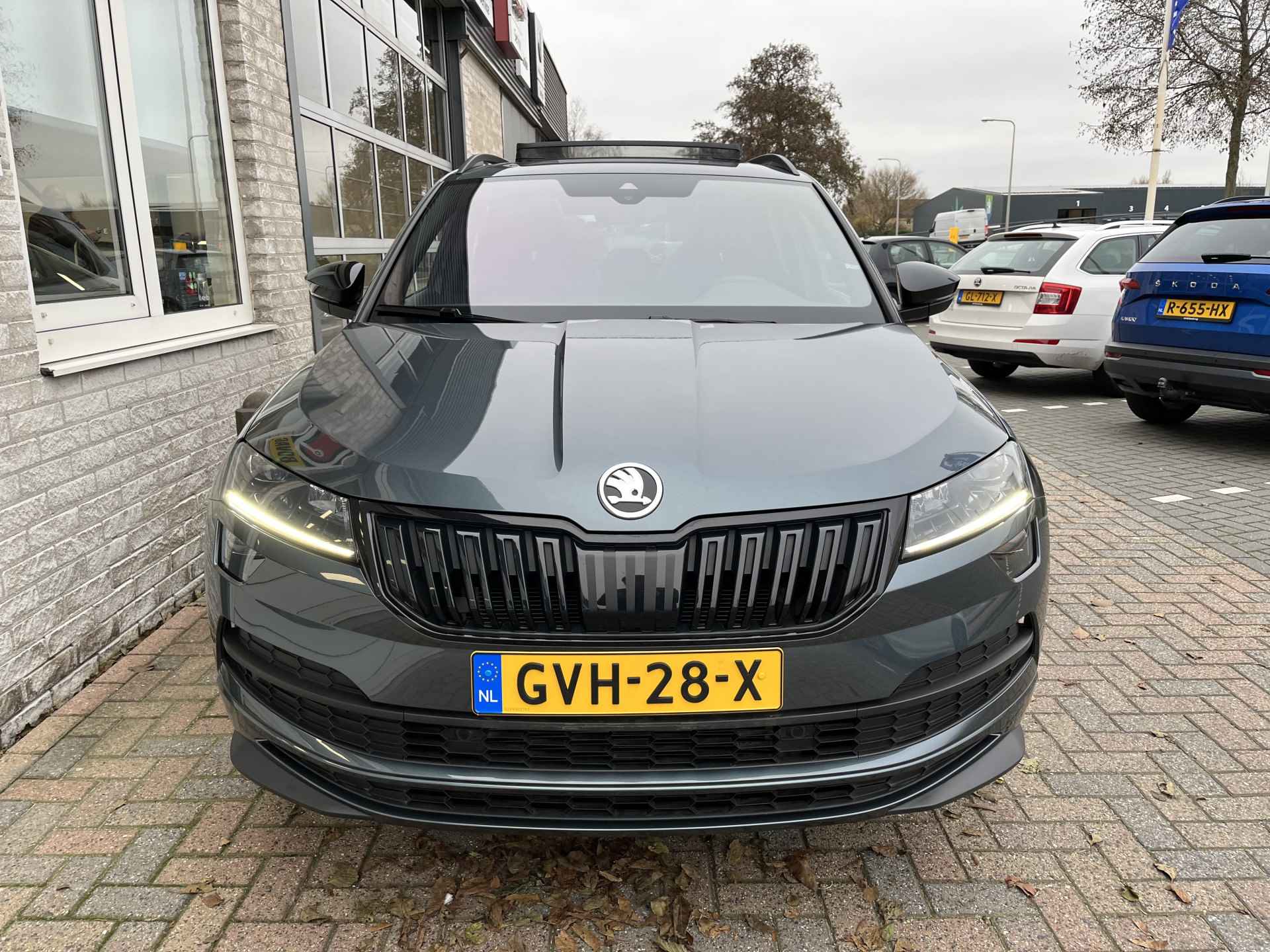 Škoda Karoq 1.5 TSI ACT Sportline / AUTOMAAT/ PANO/ STANDKACHEL/ PARK. SENSOREN/ LED/ STOEL VERWARM. V EN A/ KEYLESS/ STUUR VERWARM./ ADAPT. CRUISE/ APP CONNECT/ NAVI/ CLIMA/ DAB/ - 33/42