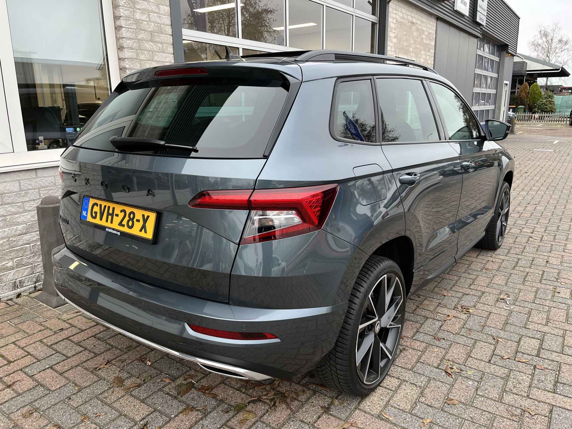 Škoda Karoq 1.5 TSI ACT Sportline / AUTOMAAT/ PANO/ STANDKACHEL/ PARK. SENSOREN/ LED/ STOEL VERWARM. V EN A/ KEYLESS/ STUUR VERWARM./ ADAPT. CRUISE/ APP CONNECT/ NAVI/ CLIMA/ DAB/ - 37/42