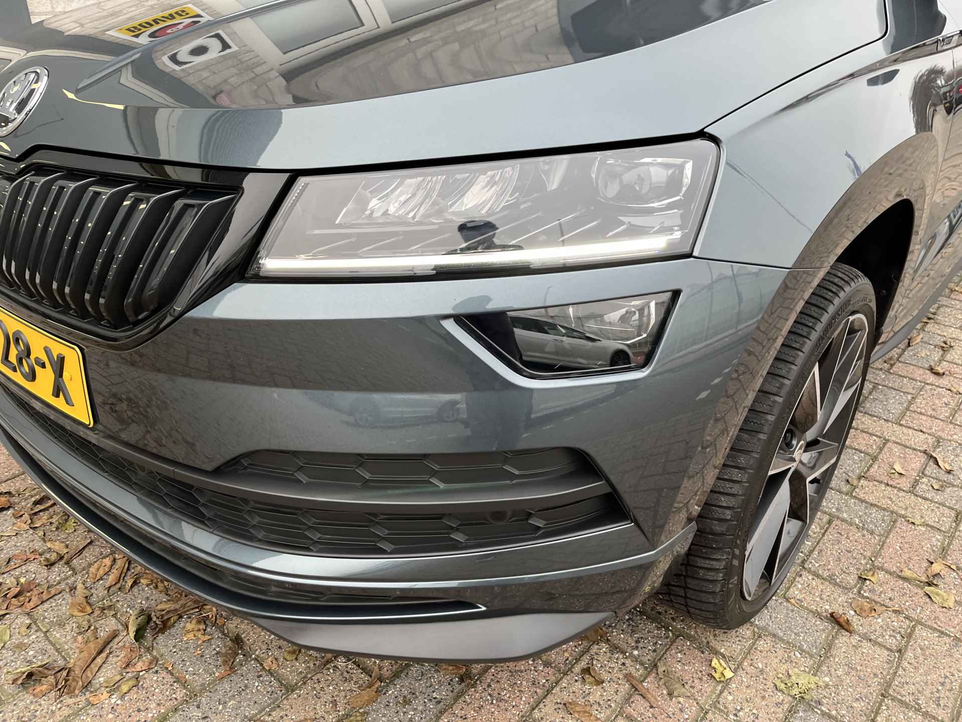 Škoda Karoq 1.5 TSI ACT Sportline / AUTOMAAT/ PANO/ STANDKACHEL/ PARK. SENSOREN/ LED/ STOEL VERWARM. V EN A/ KEYLESS/ STUUR VERWARM./ ADAPT. CRUISE/ APP CONNECT/ NAVI/ CLIMA/ DAB/ - 40/42