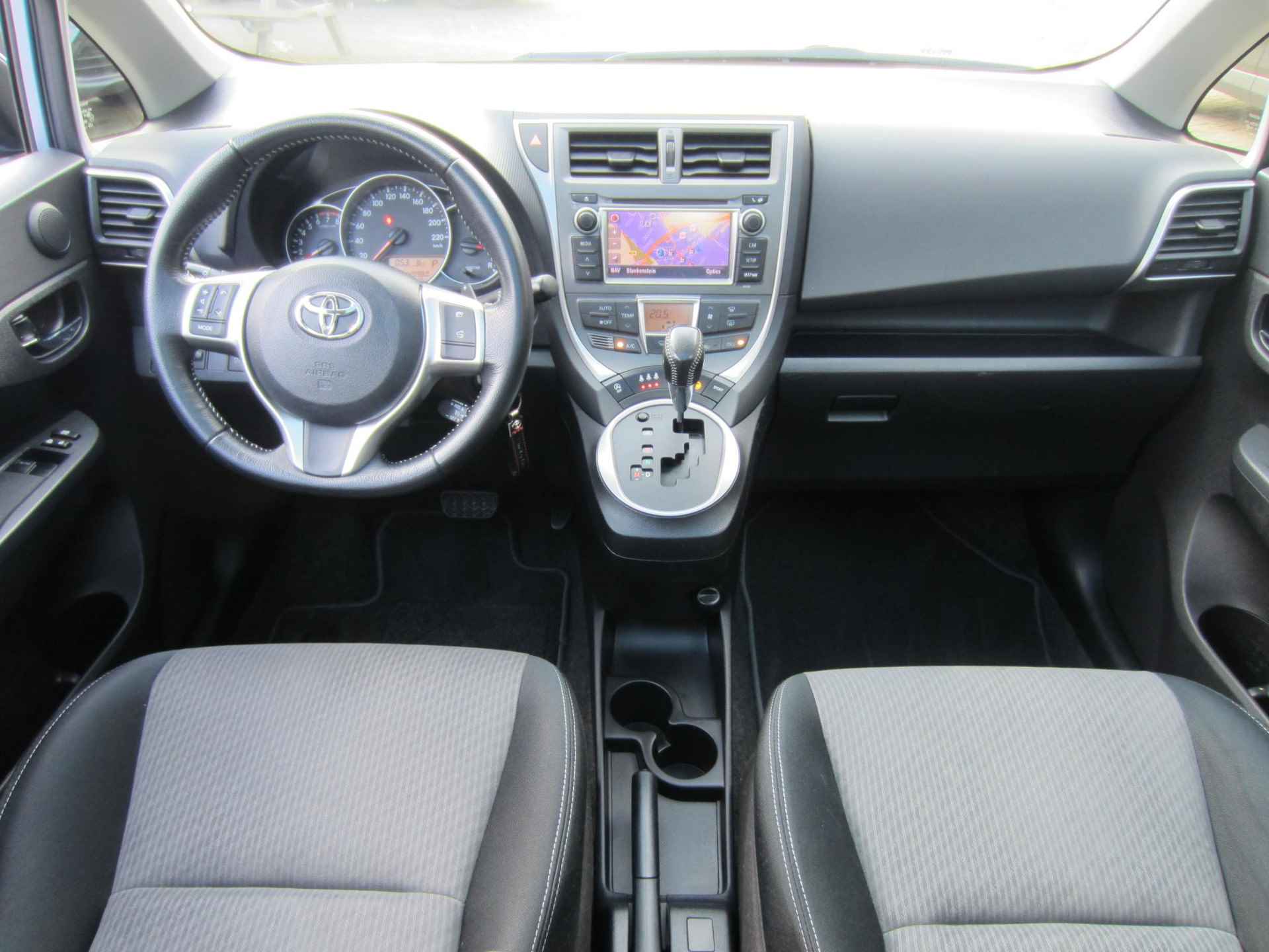 Toyota Verso-S 1.3 VVT-i Aspiration Navi Trekhaak - 2/26