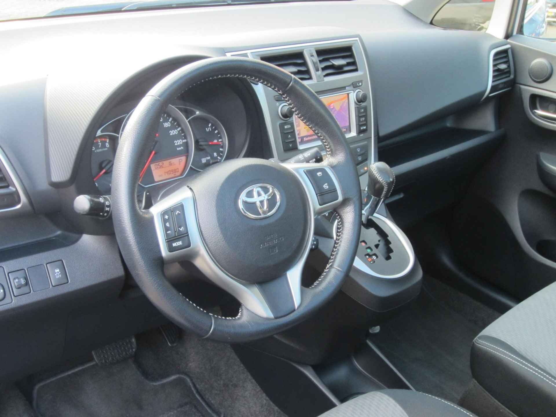 Toyota Verso-S 1.3 VVT-i Aspiration Navi Trekhaak - 25/26