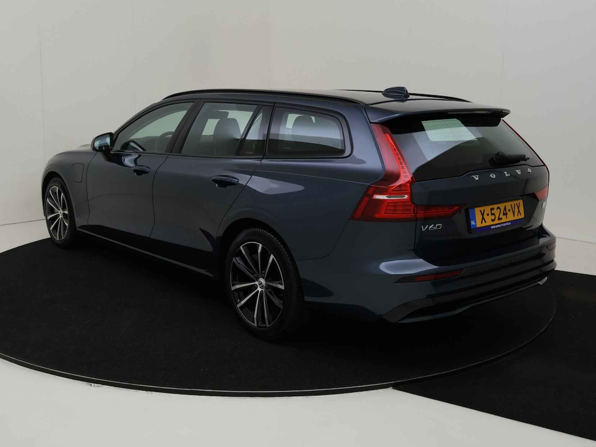 Volvo V60 T6 AWD Plus Dark | Long Range | Stoelverwarming | - 4/35