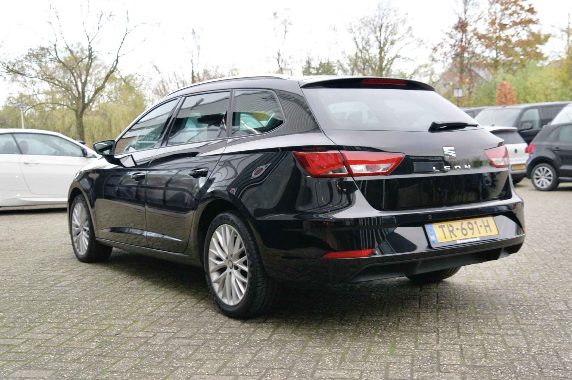 SEAT León ST 1.6 TDI Style Business Intense Automaat | NL-Auto | Cruise | Carplay - 25/45