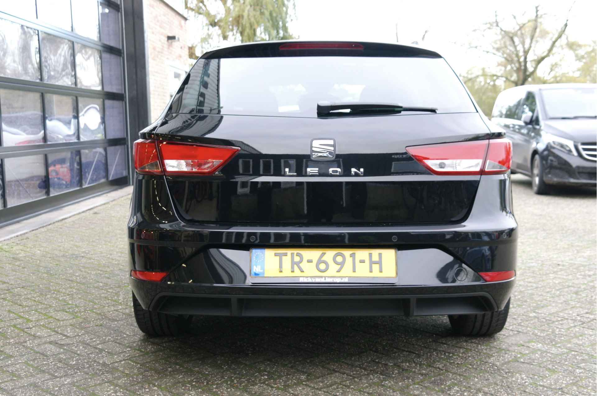 SEAT León ST 1.6 TDI Style Business Intense Automaat | NL-Auto | Cruise | Carplay - 27/45