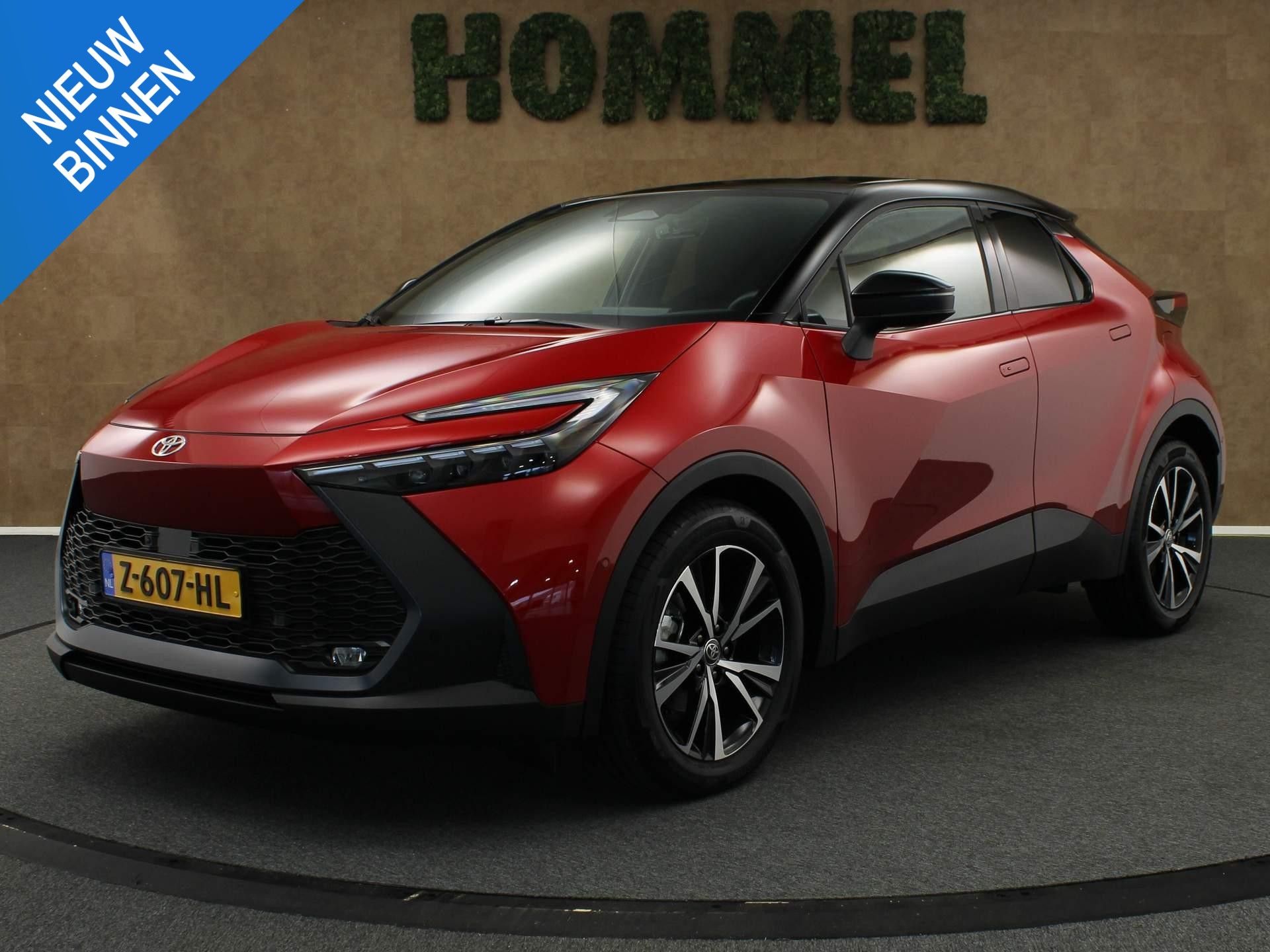 Toyota C-HR 1.8 Hybrid 140 First Edition - ORIGINEEL NEDERLANDSE AUTO - NAVIGATIE - DODEHOEK DETECTIE - ELEKTRISCHE ACHTERKLEP - 360 GRADEN CAMERA - KEYLESS ENTRY & START - CLIMATE CONTROL - DRAADLOZE OPLADER- PARKEERSENSOREN VOOR EN ACHTER