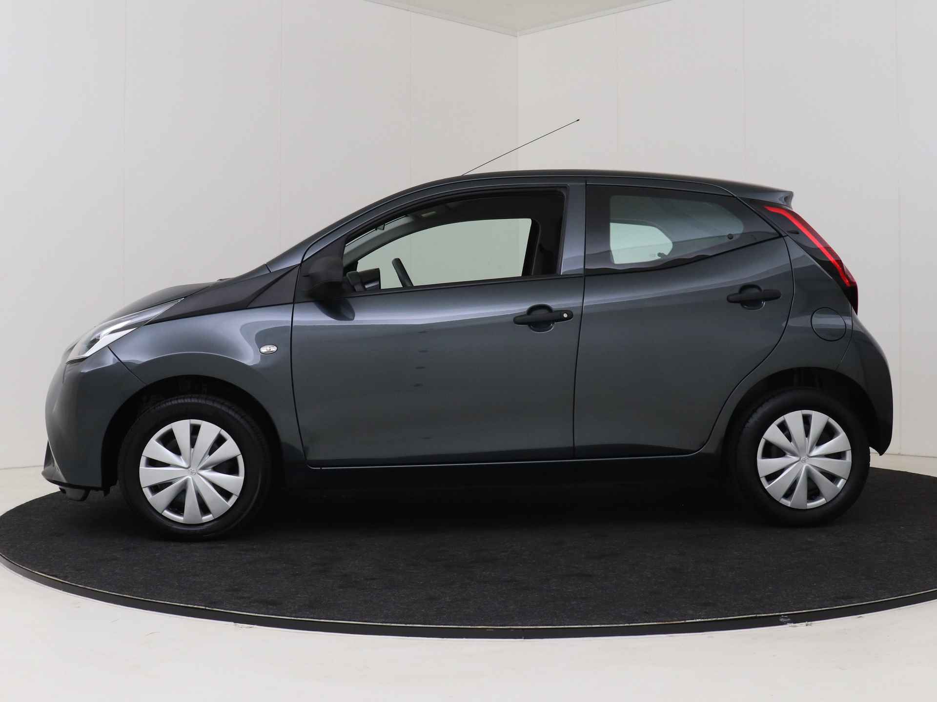 Toyota Aygo 1.0 VVT-i x-fun | Bluetooth | Airco | - 4/40