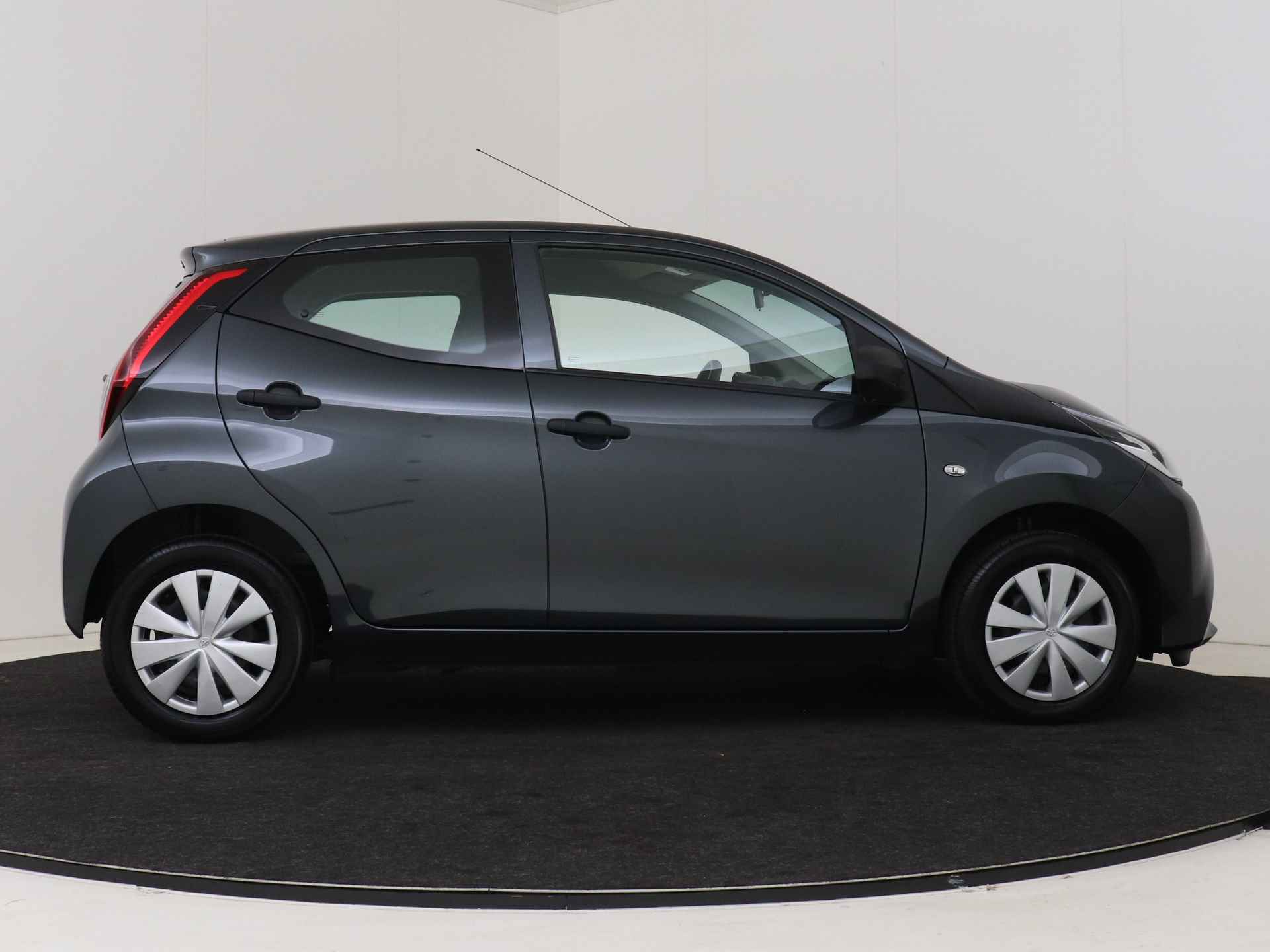 Toyota Aygo 1.0 VVT-i x-fun | Bluetooth | Airco | - 13/40