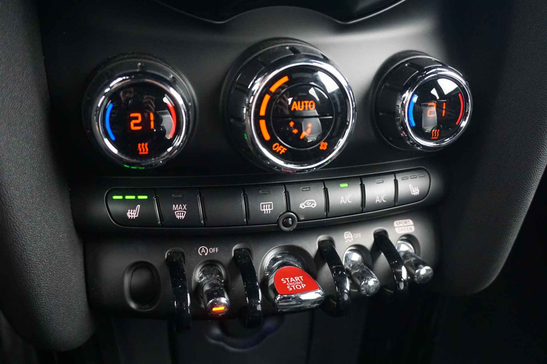 Mini 3-Deurs Cooper Dalston Edition / John Cooper Works Uitvoering / 17'' LM Velgen / Stoelverwarming / Parkeersensoren - 17/38