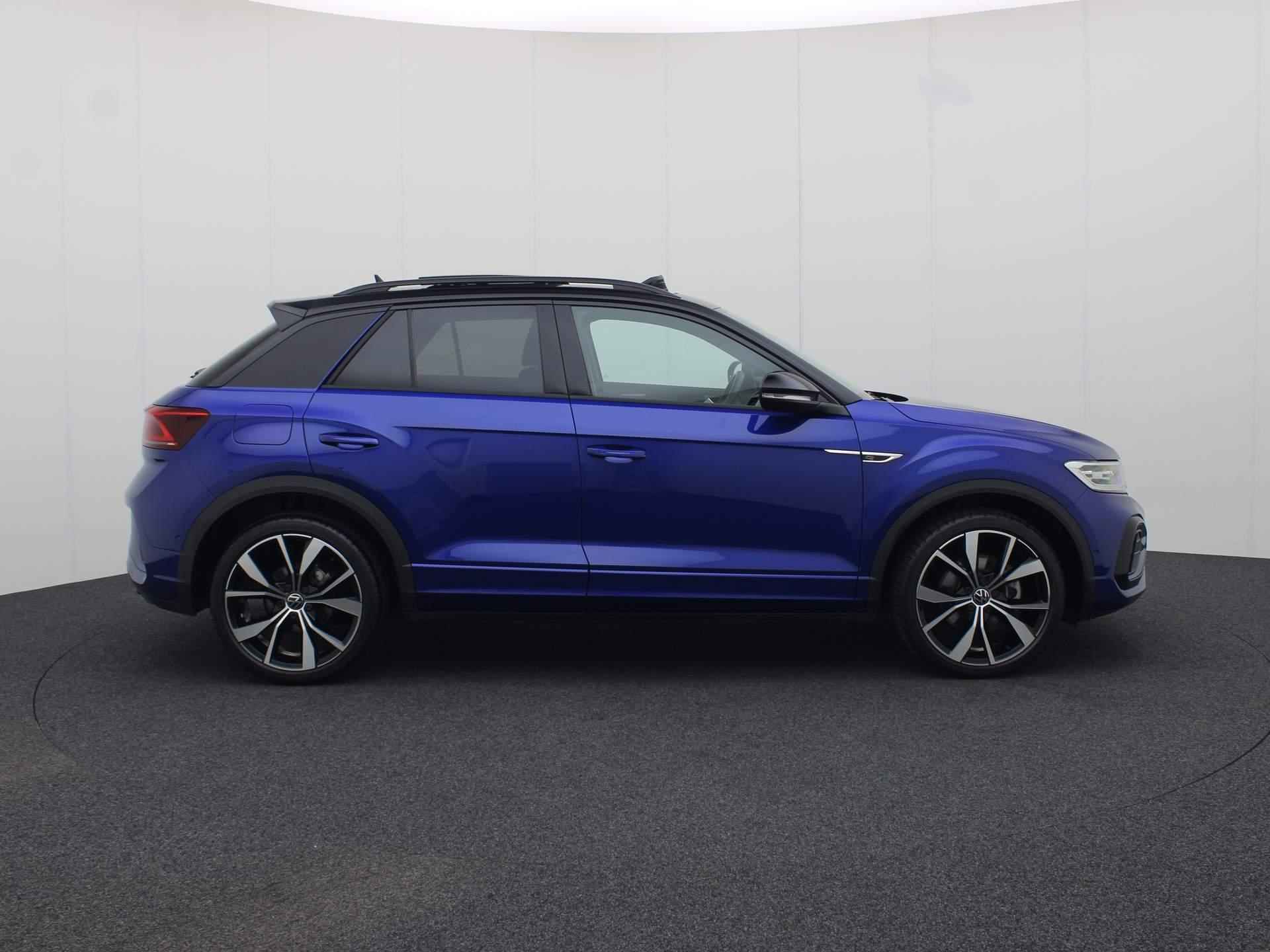 Volkswagen T-Roc 1.5TSI/150PK R-Line Blackstyle DSG · Panoramadak · Trekhaak · Navigatie · Garantie tot februari 2026 - 4/45