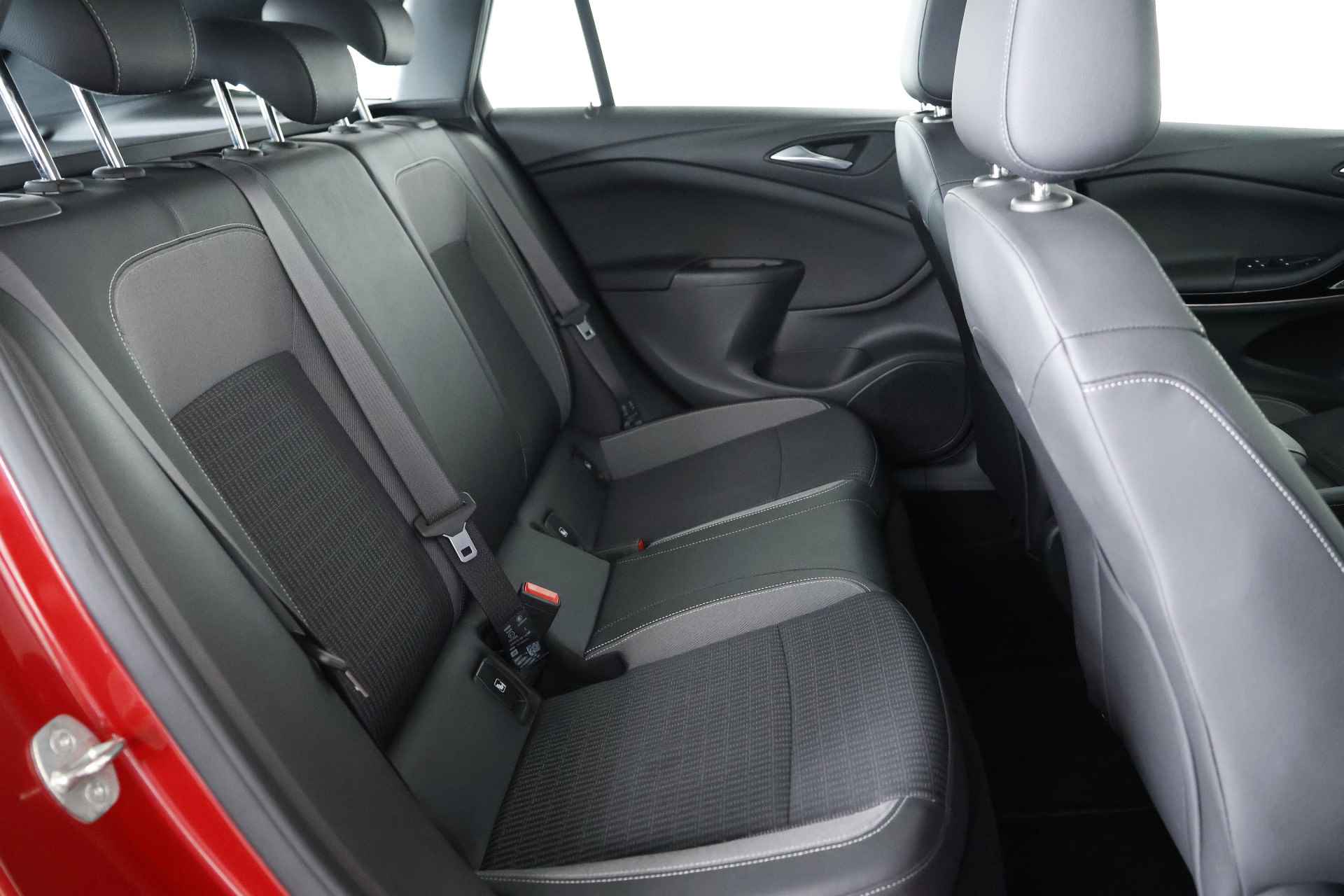 Opel Astra Sports Tourer 1.5 CDTI Business Elegance / LED / Aut / Cam / CarPlay / Clima - 12/28