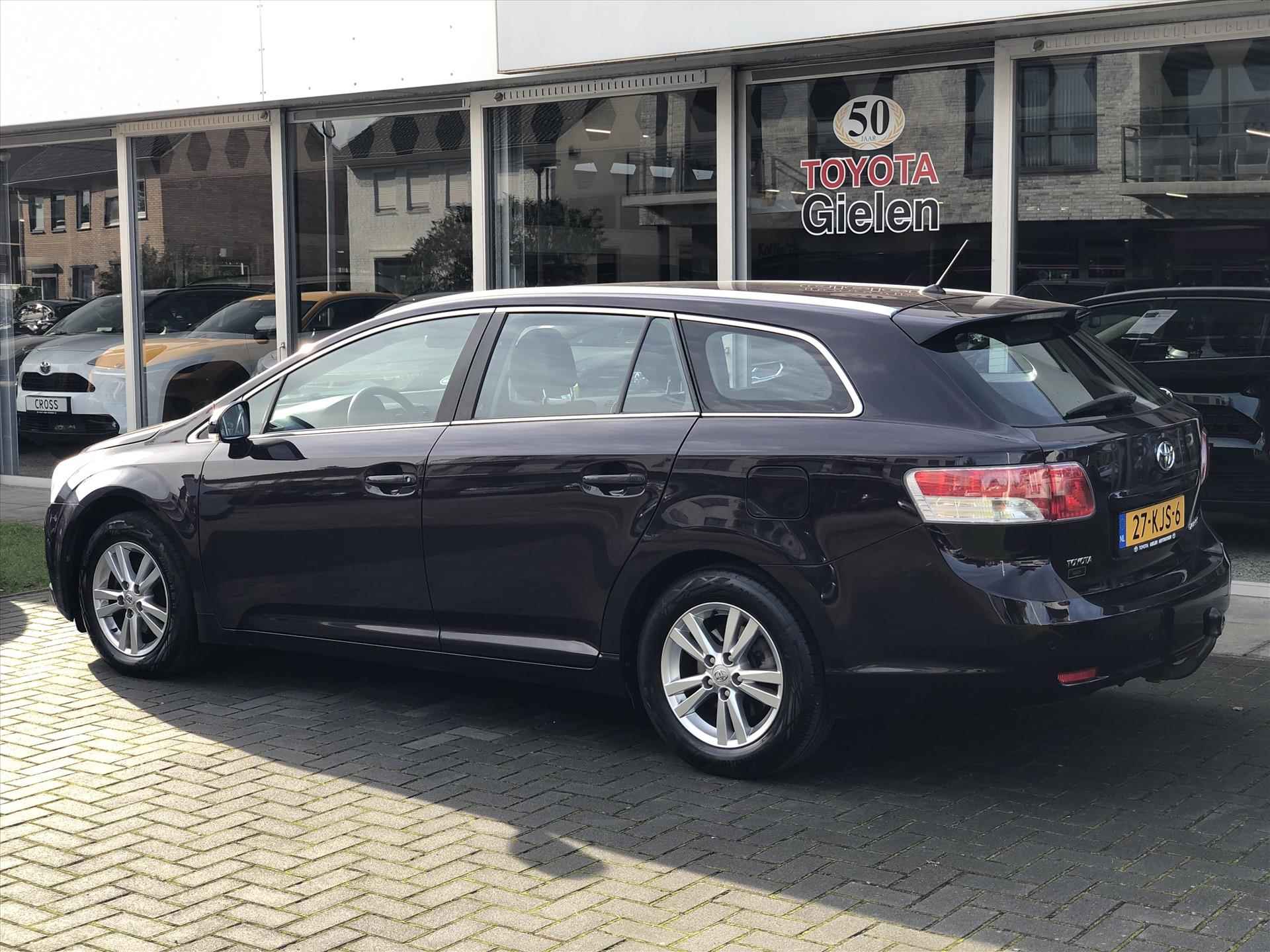 Toyota Avensis Wagon 2.0 VVT-I Automaat Dynamic Business | Trekhaak, Navigatie, Cruise control, Parkeersensoren, 1.800KG Trekgewicht - 8/32