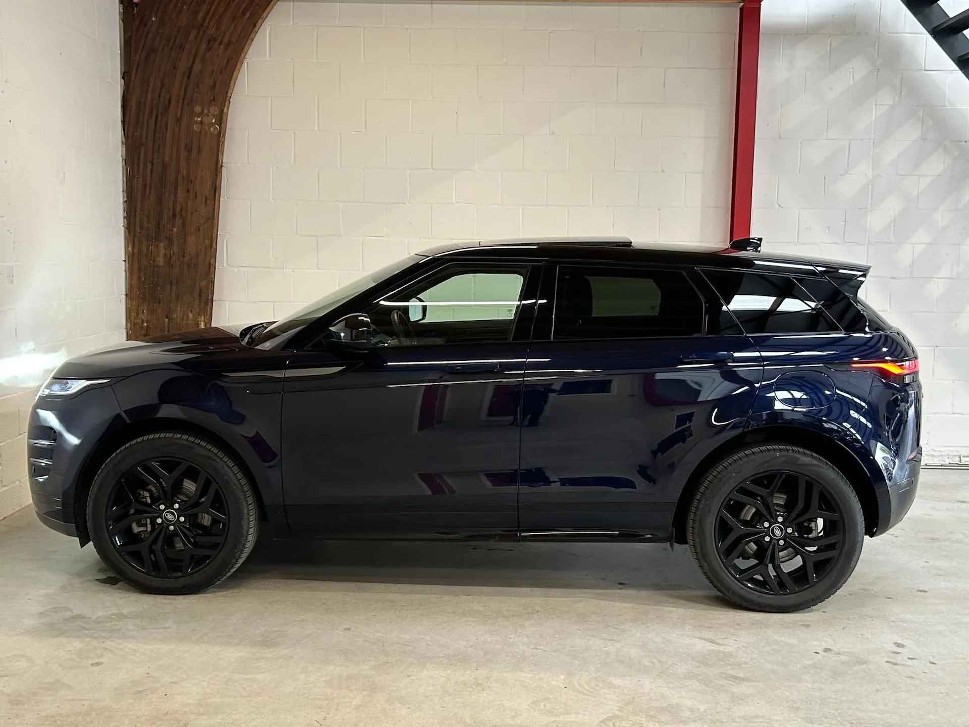 Land Rover Range Rover Evoque 1.5 P300e AWD R-Dynamic S - Panorama - Camera - Leder - 7/25