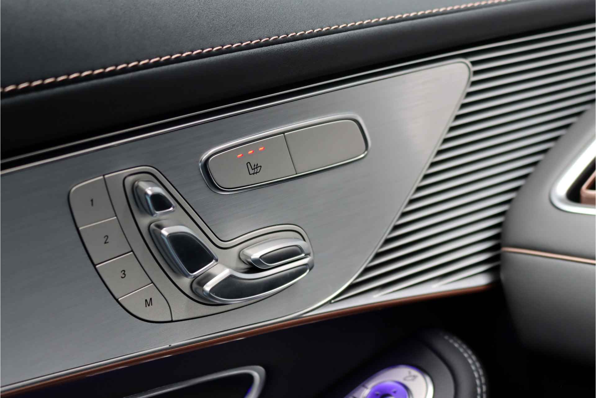 Mercedes-Benz EQC 400 4MATIC AMG Line 80 kWh, Schuifdak, Distronic+, Memory, Massage, Leder, Surround Camera, Stuurverwarming, Head-up Display, Rijassistentiepakket, Etc. - 9/47