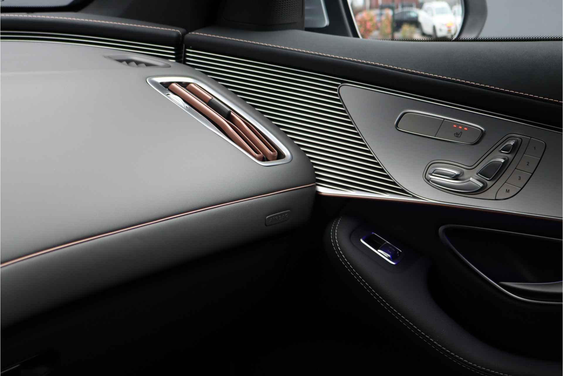 Mercedes-Benz EQC 400 4MATIC AMG Line 80 kWh, Schuifdak, Distronic+, Memory, Massage, Leder, Surround Camera, Stuurverwarming, Head-up Display, Rijassistentiepakket, Etc. - 15/47