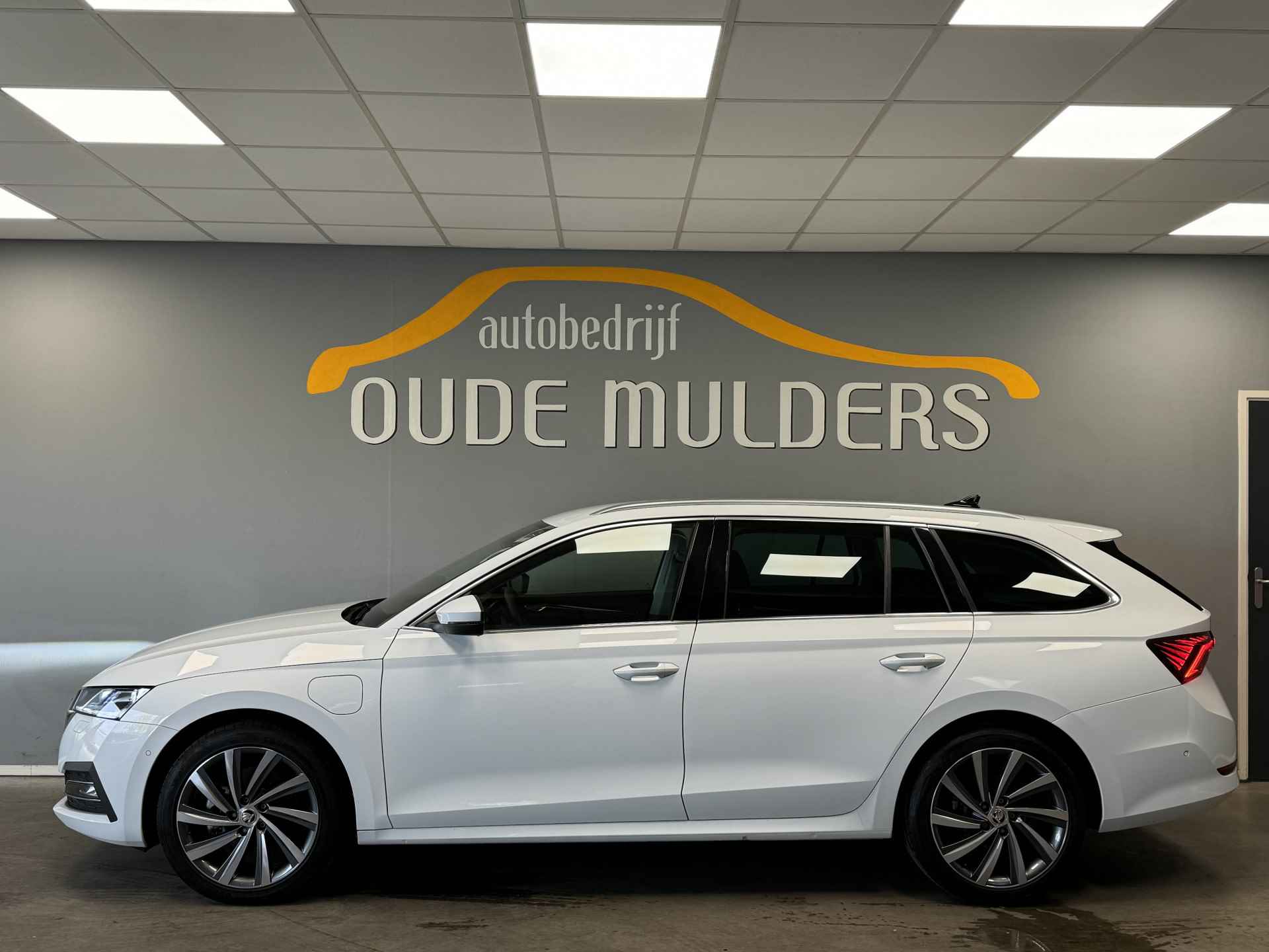 Škoda Octavia Combi 1.4 TSI iV HeadUpDisplay/AdaptieveCruise/AppConnect - 2/34