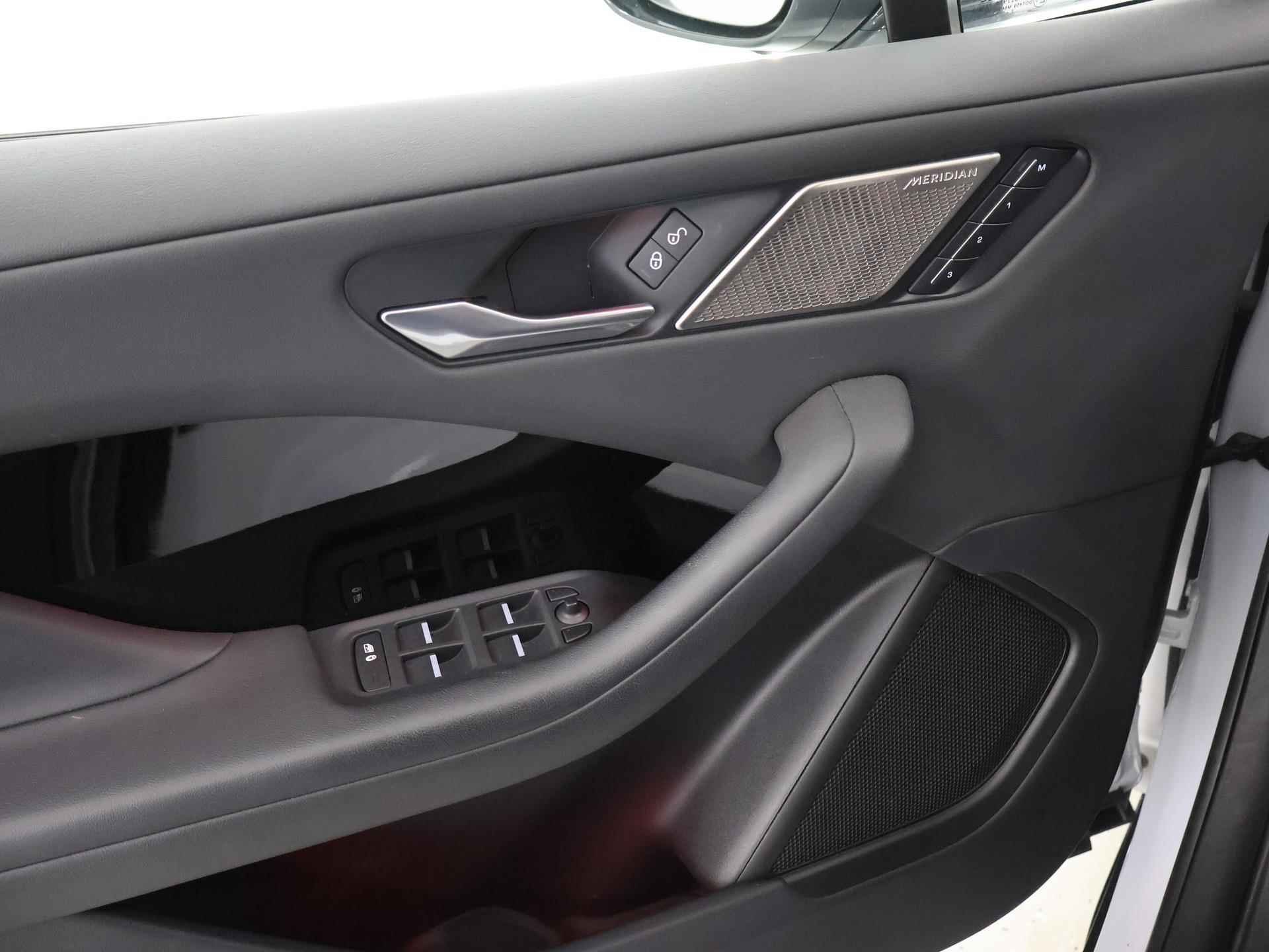 Jaguar I-PACE EV400 HSE 90 kWh | Dodehoekdetectie | Parkeercamera | Navigatie | Head Up display | Panoramadak | Meridian audio | Adaptieve Cruise Control | Prijs incl. BTW | - 37/47