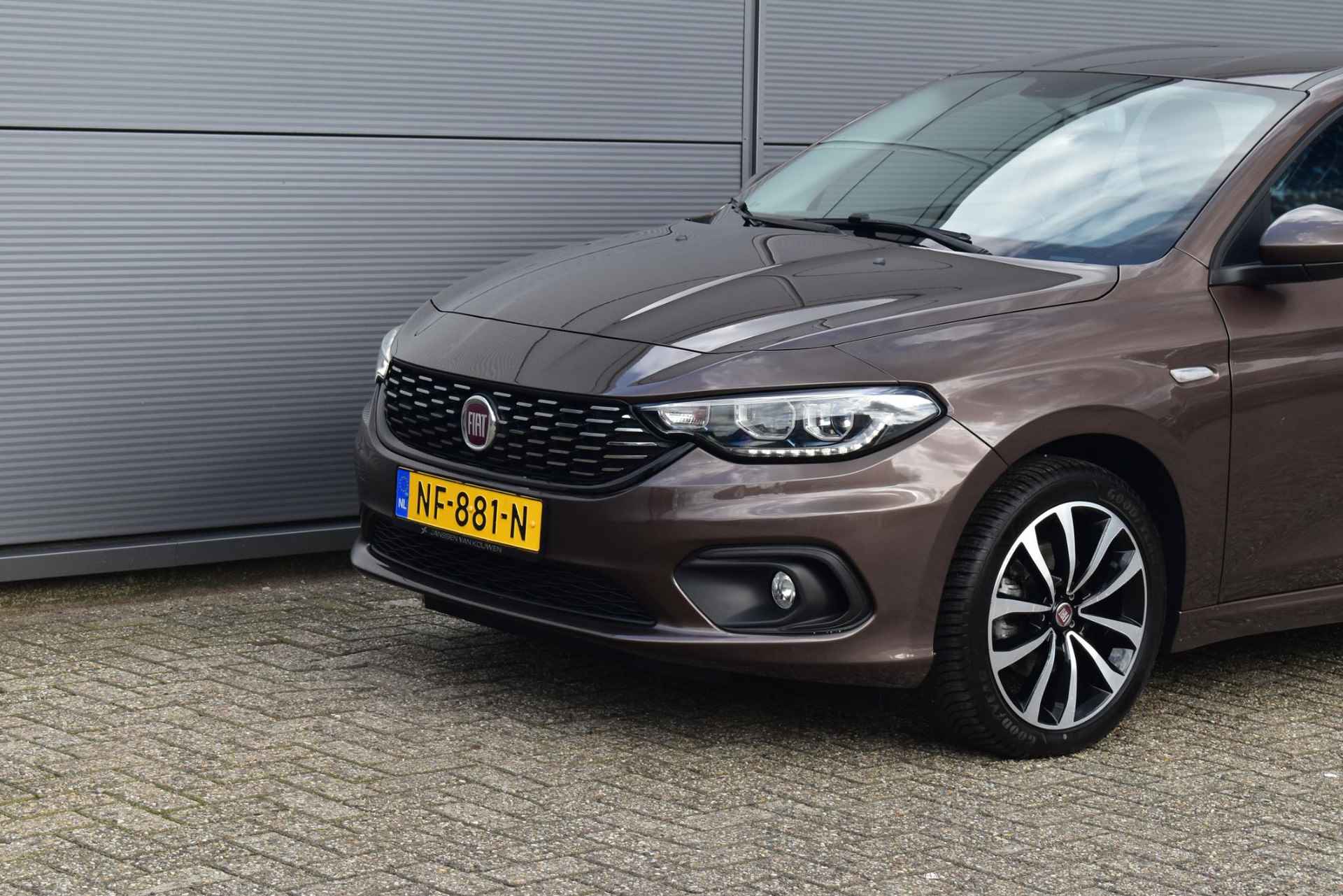 Fiat Tipo 1.4 T-Jet 16v Business Lusso Navigatie LM Velgen Climate Controle All Season Banden - 19/36