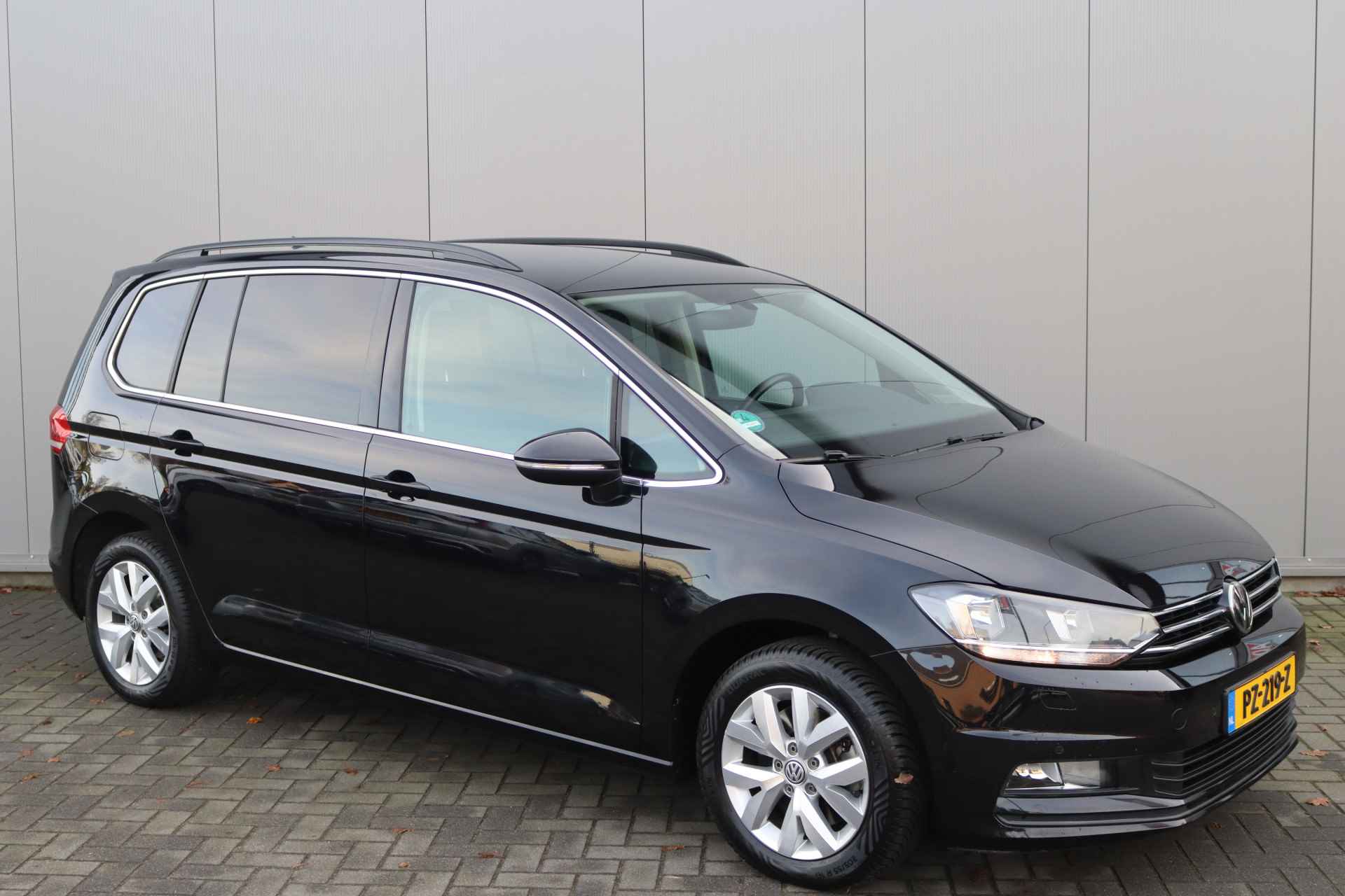 Volkswagen Touran 1.4 150PK TSI Automaat 7pers. Navigatie/Parkeerhulp/Cruise-Control/Climate-Control - 2/34