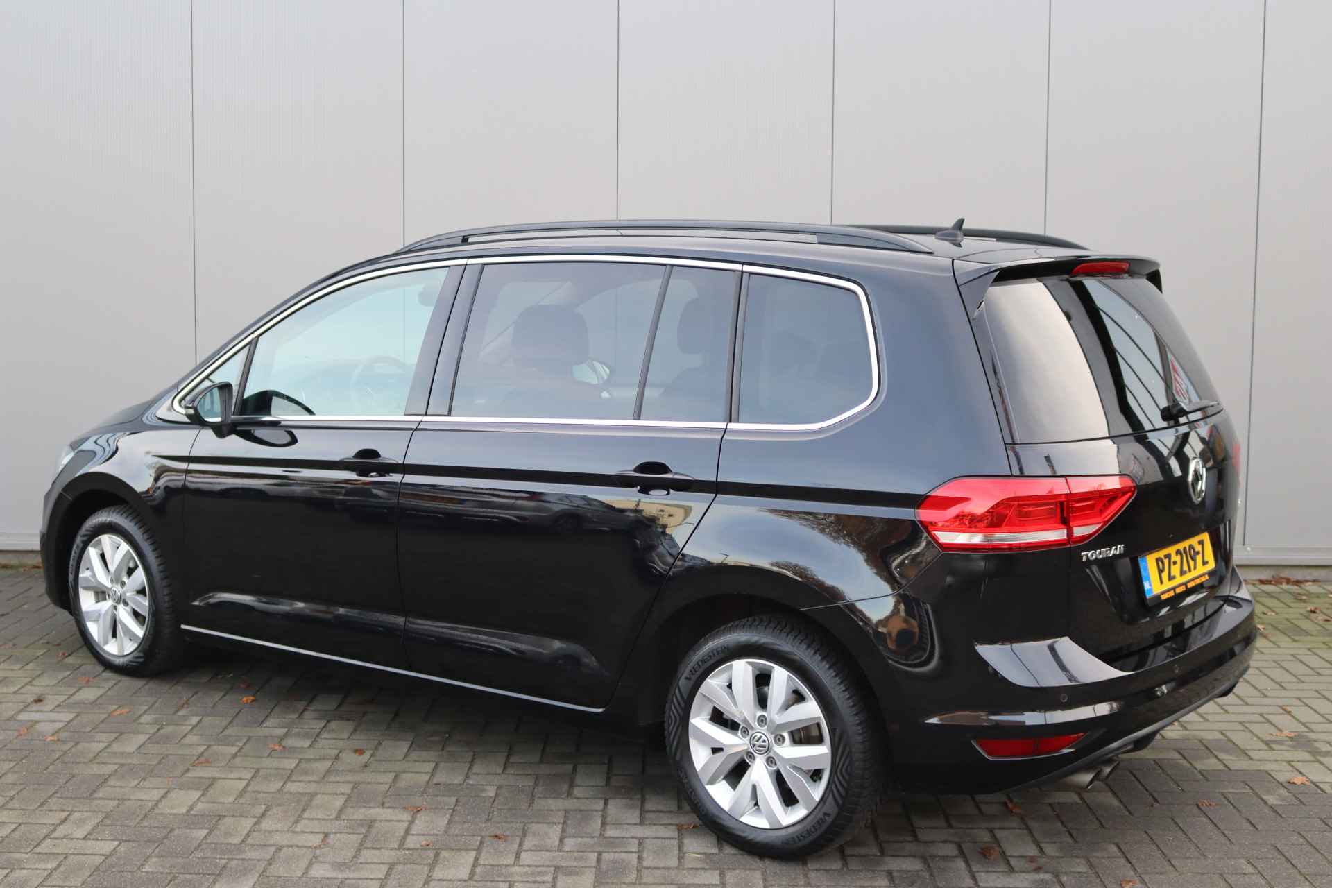 Volkswagen Touran 1.4 150PK TSI Automaat 7pers. Navigatie/Parkeerhulp/Cruise-Control/Climate-Control - 4/34