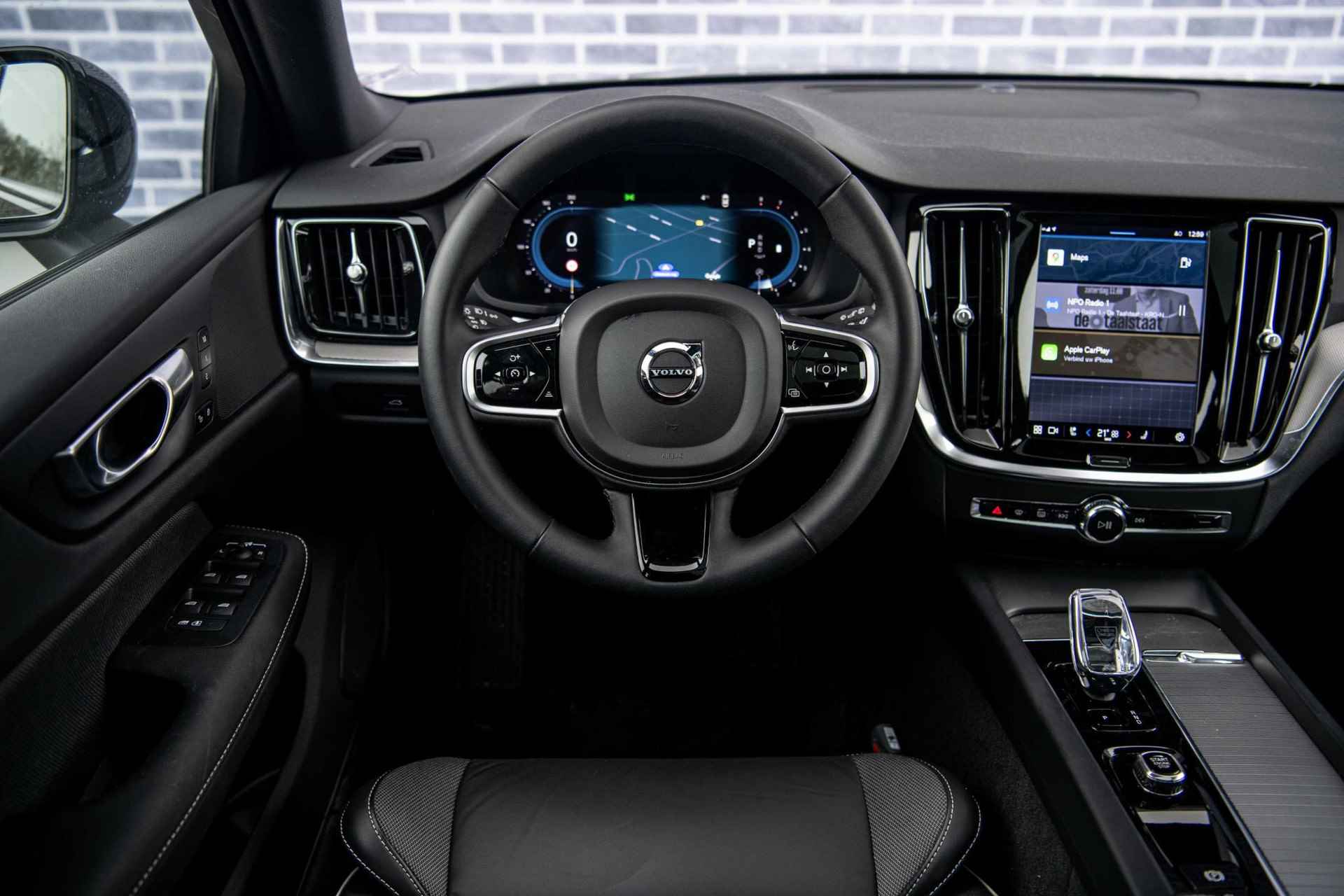 Volvo V60 2.0 B4 Plus Dark Fin. € 803 p/m | Panoramadak | Sportstoelen | Google | 19" | Adaptieve Cruise Control | - 4/39