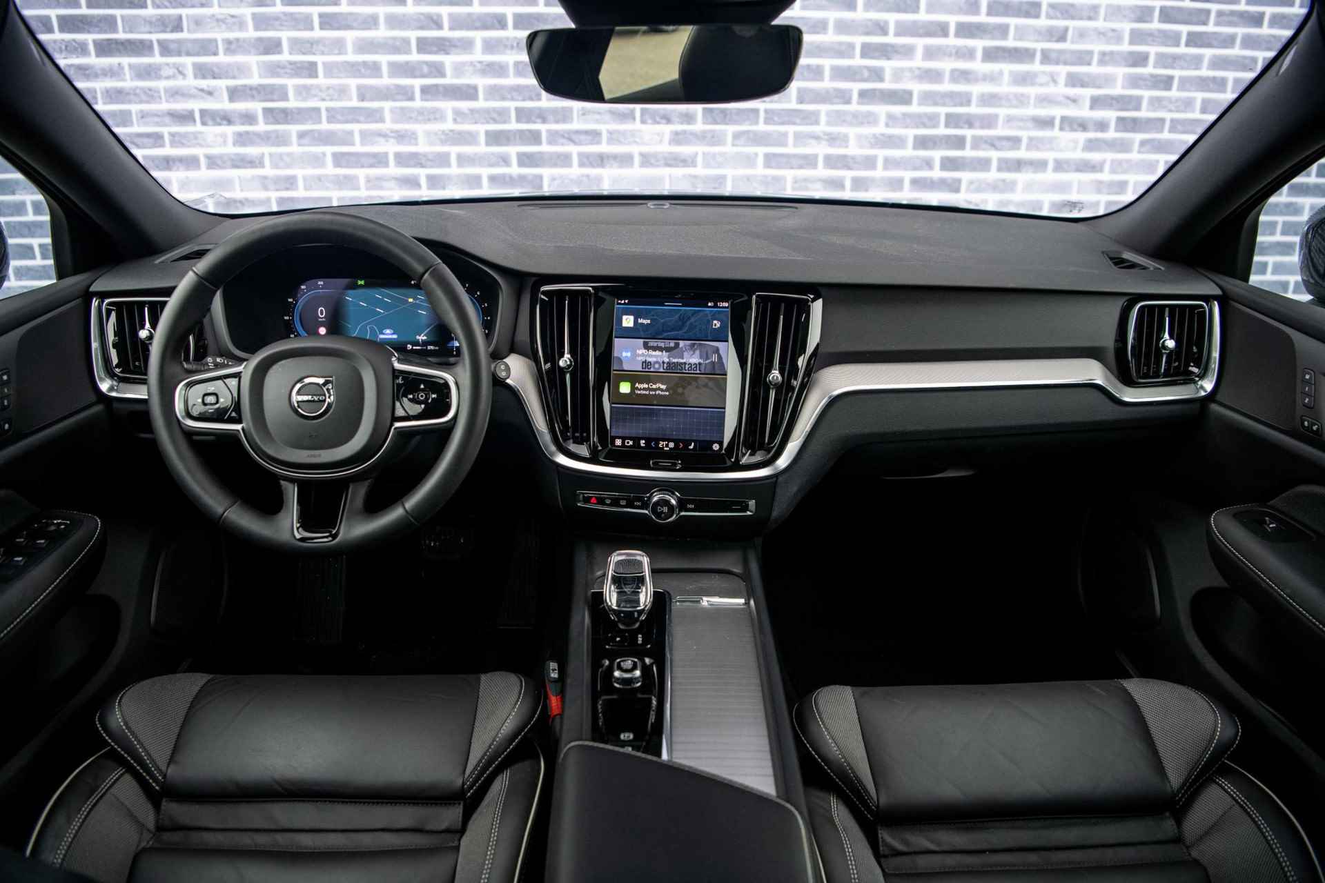 Volvo V60 2.0 B4 Plus Dark Fin. € 803 p/m | Panoramadak | Sportstoelen | Google | 19" | Adaptieve Cruise Control | - 6/39