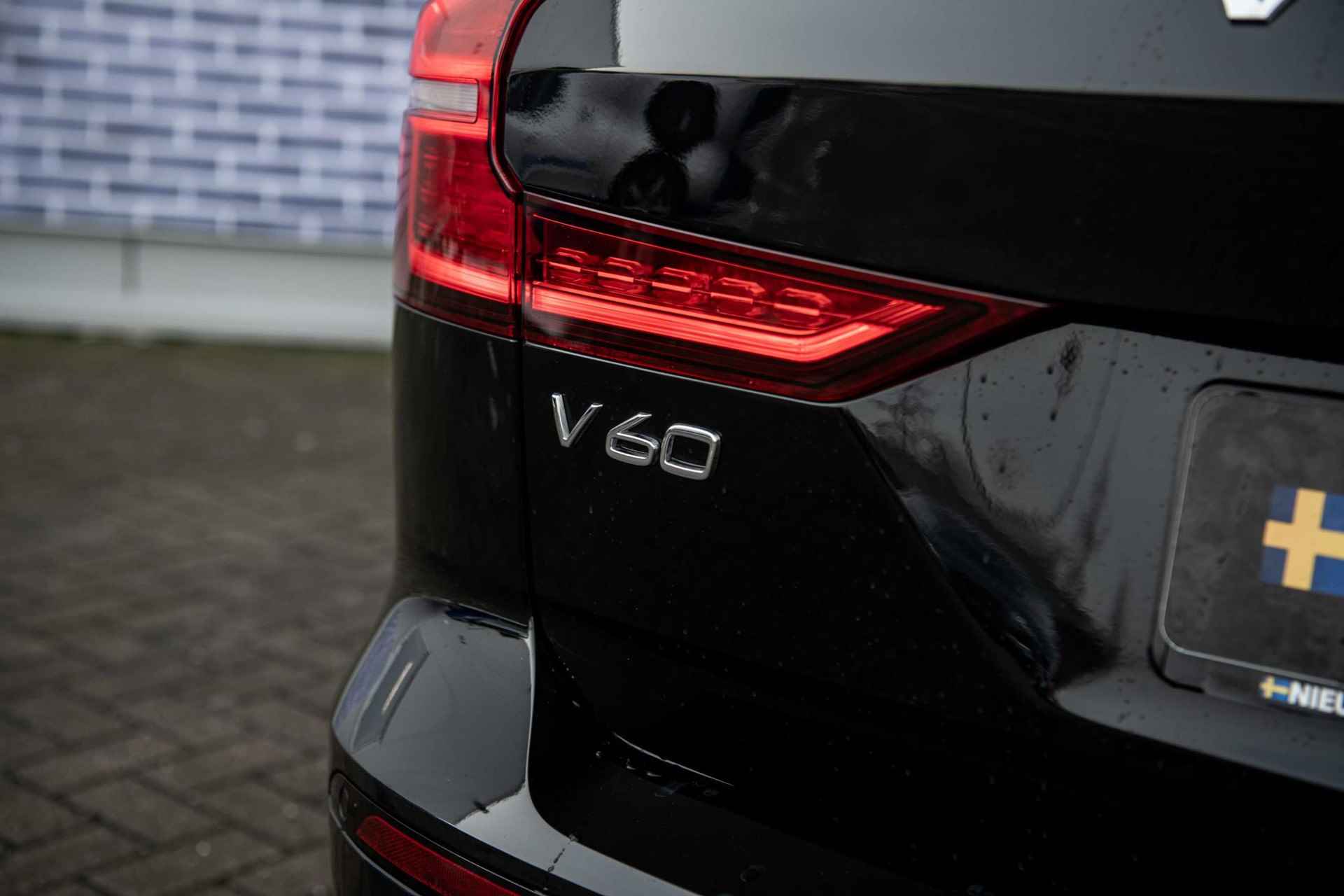 Volvo V60 2.0 B4 Plus Dark Fin. € 803 p/m | Panoramadak | Sportstoelen | Google | 19" | Adaptieve Cruise Control | - 37/39