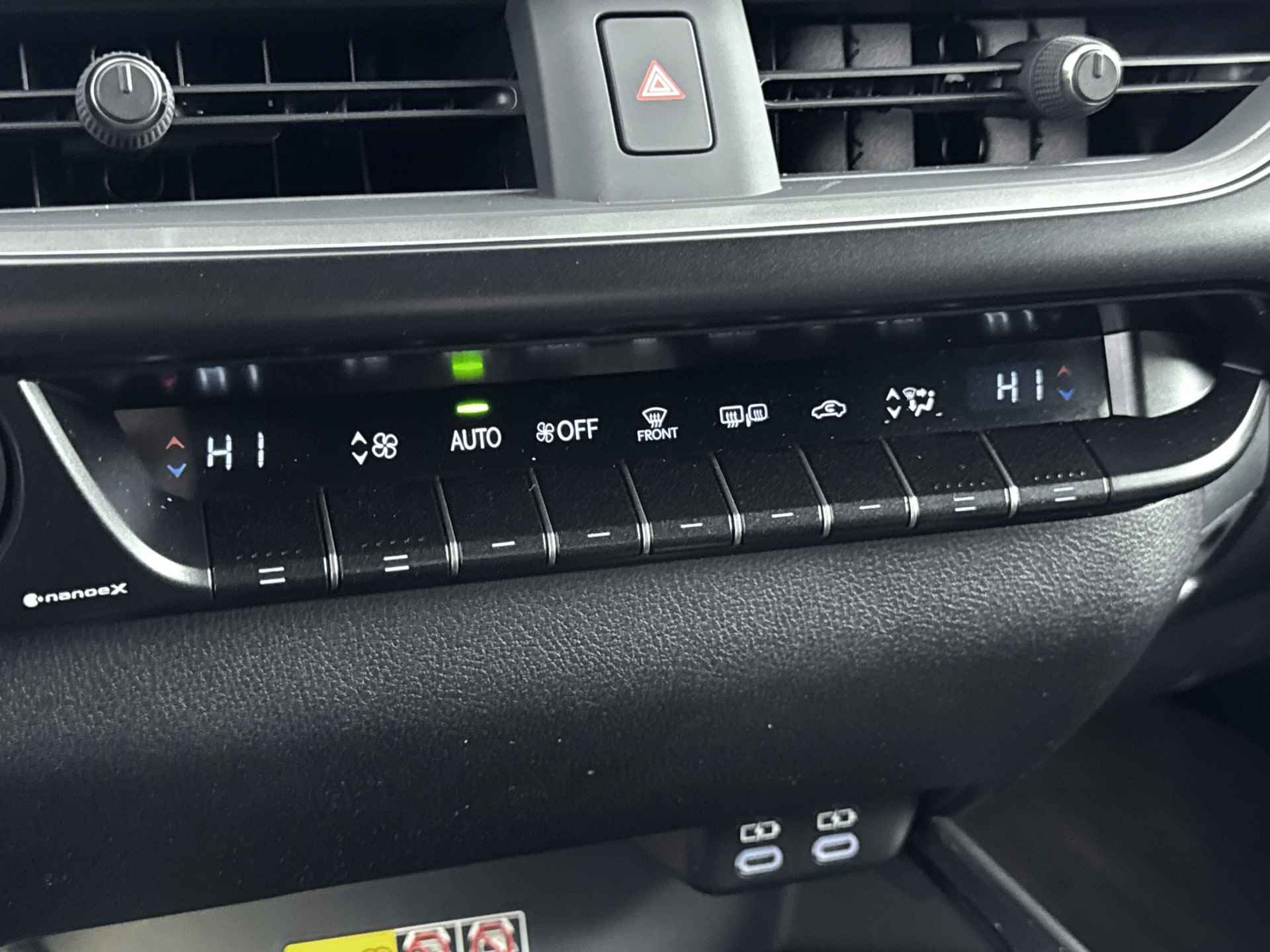 Lexus UX 250h Business Line | Navigatie | Blind Spot Monitor | Privacy Glas | - 10/29