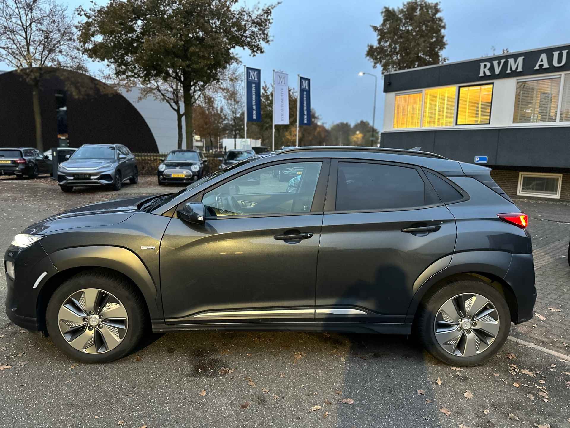 Hyundai KONA EV Comfort 64 kWh | 3 FASE |WARMTEPOMP | HEAD-UP | KRELL AUDIO | SOH 100% |€19.899 na aftrek subsidie - 3/23