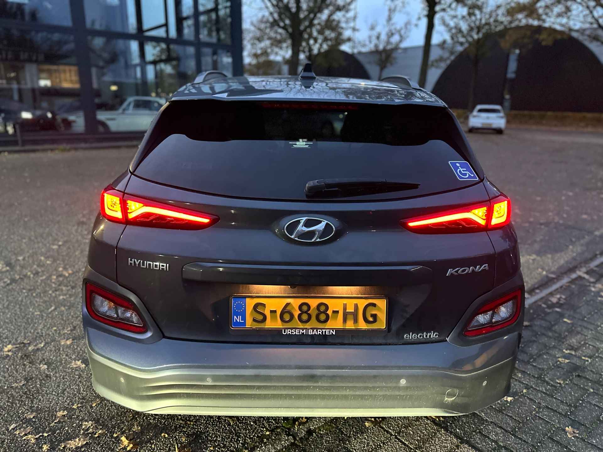 Hyundai KONA EV Comfort 64 kWh | 3 FASE |WARMTEPOMP | HEAD-UP | KRELL AUDIO | SOH 100% |€19.899 na aftrek subsidie - 6/23