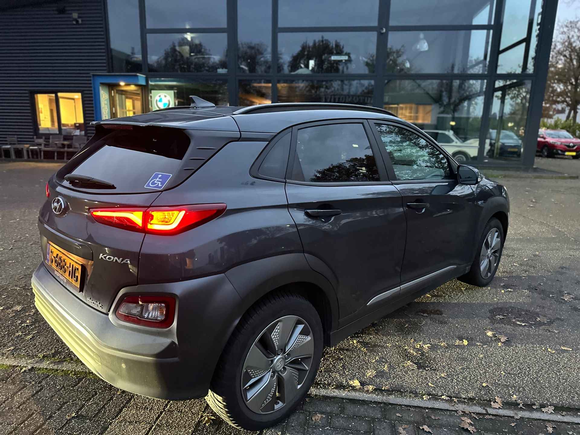 Hyundai KONA EV Comfort 64 kWh | 3 FASE |WARMTEPOMP | HEAD-UP | KRELL AUDIO | SOH 100% |€19.899 na aftrek subsidie - 8/23