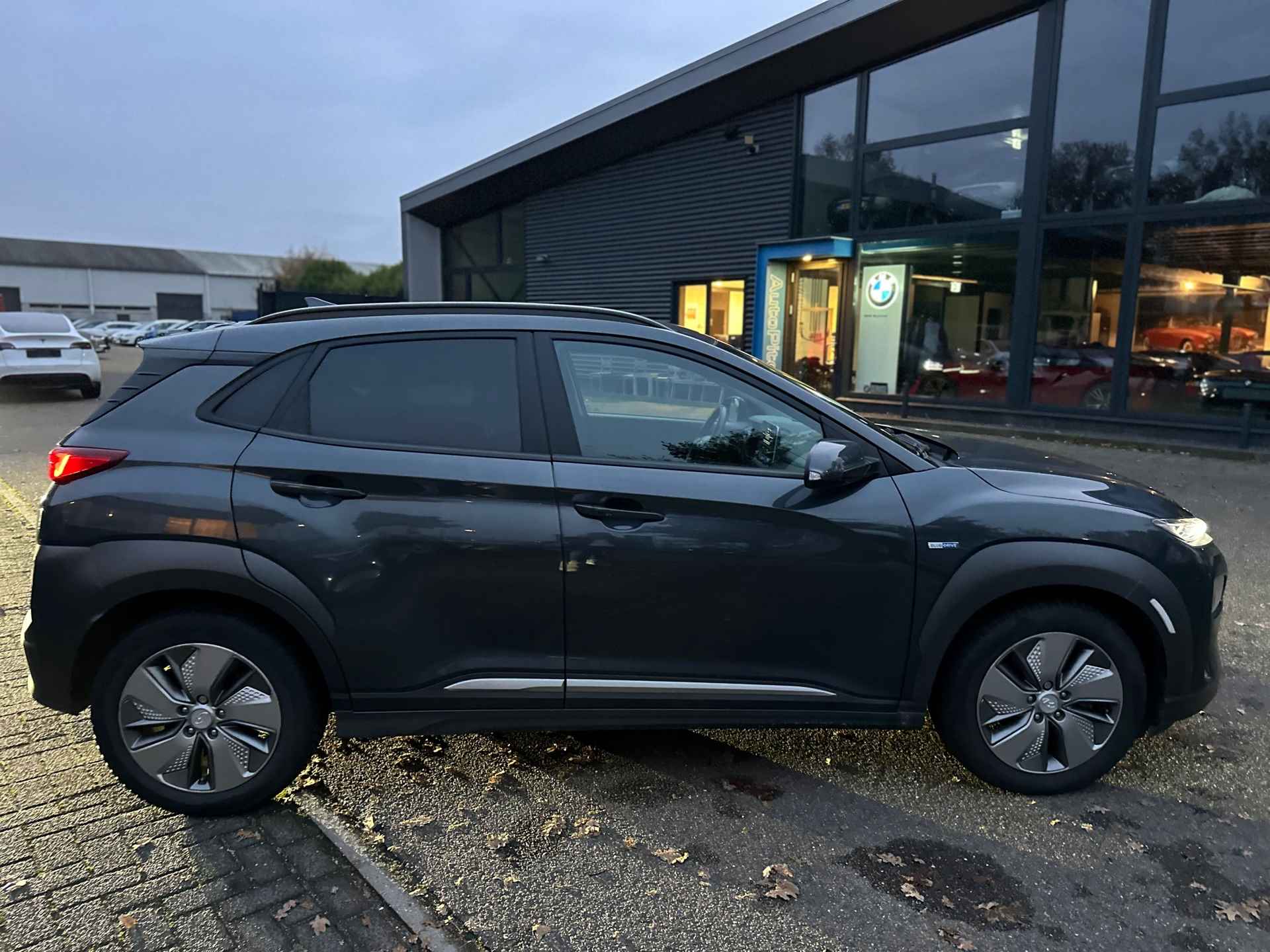 Hyundai KONA EV Comfort 64 kWh | 3 FASE |WARMTEPOMP | HEAD-UP | KRELL AUDIO | SOH 100% |€19.899 na aftrek subsidie - 9/23