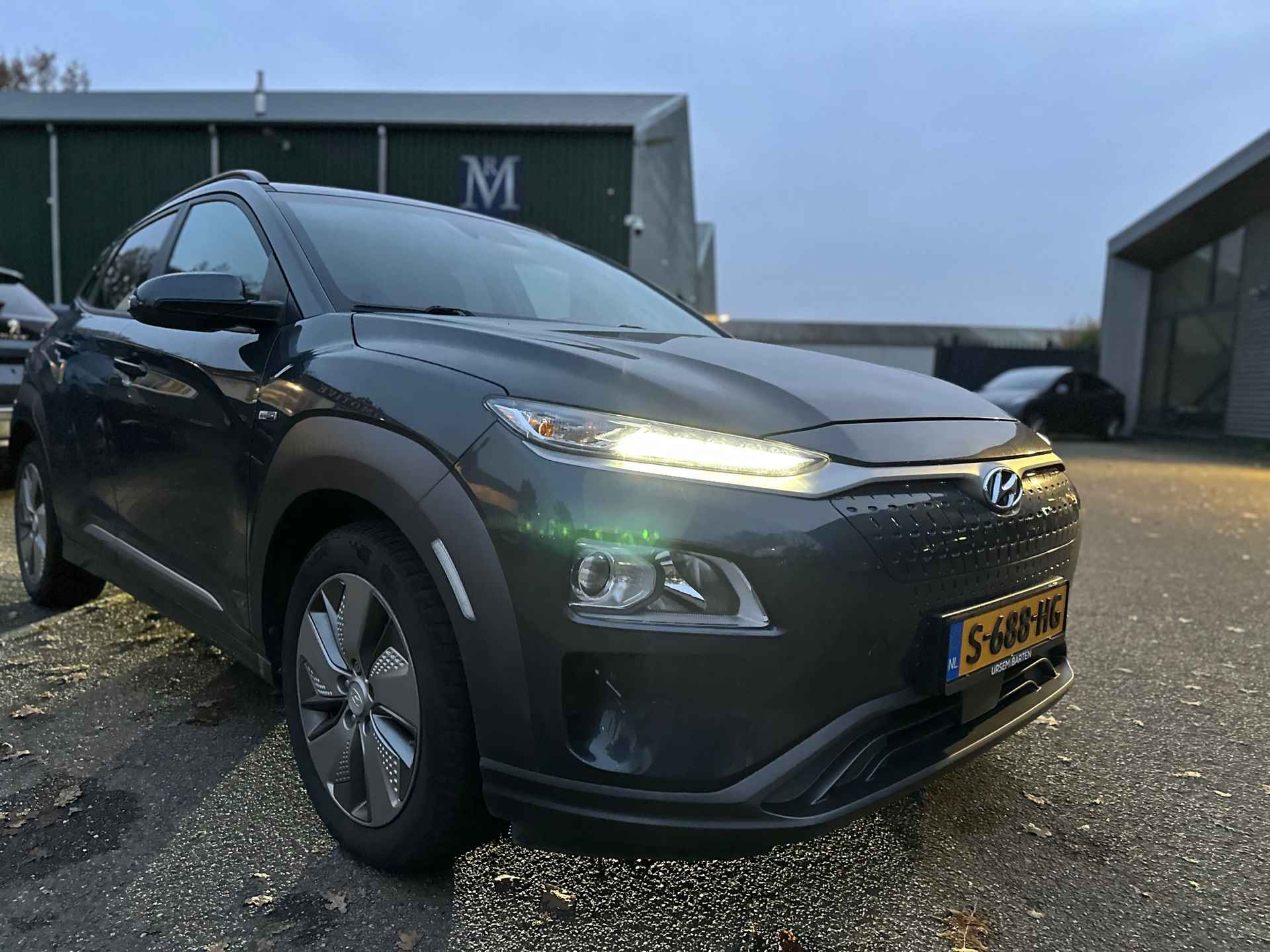 Hyundai KONA EV Comfort 64 kWh | 3 FASE |WARMTEPOMP | HEAD-UP | KRELL AUDIO | SOH 100% |€19.899 na aftrek subsidie - 10/23