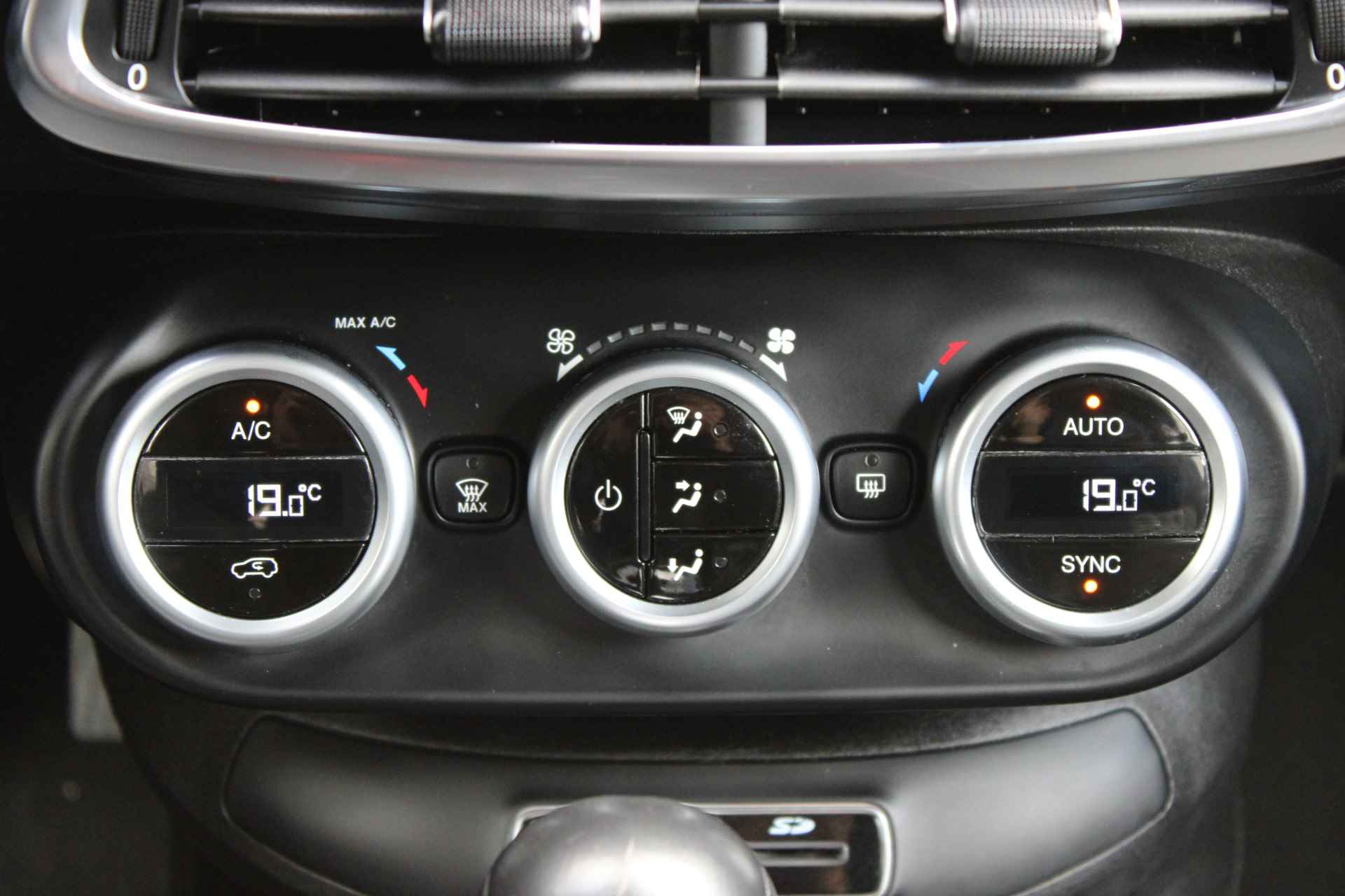 Fiat 500X 1.4 Turbo 140PK Automaat MultiAir Lounge | Camera | Cruise Control | Navigatie | 18'''LMV | Half Lederen Bekleding | PDC a - 41/47