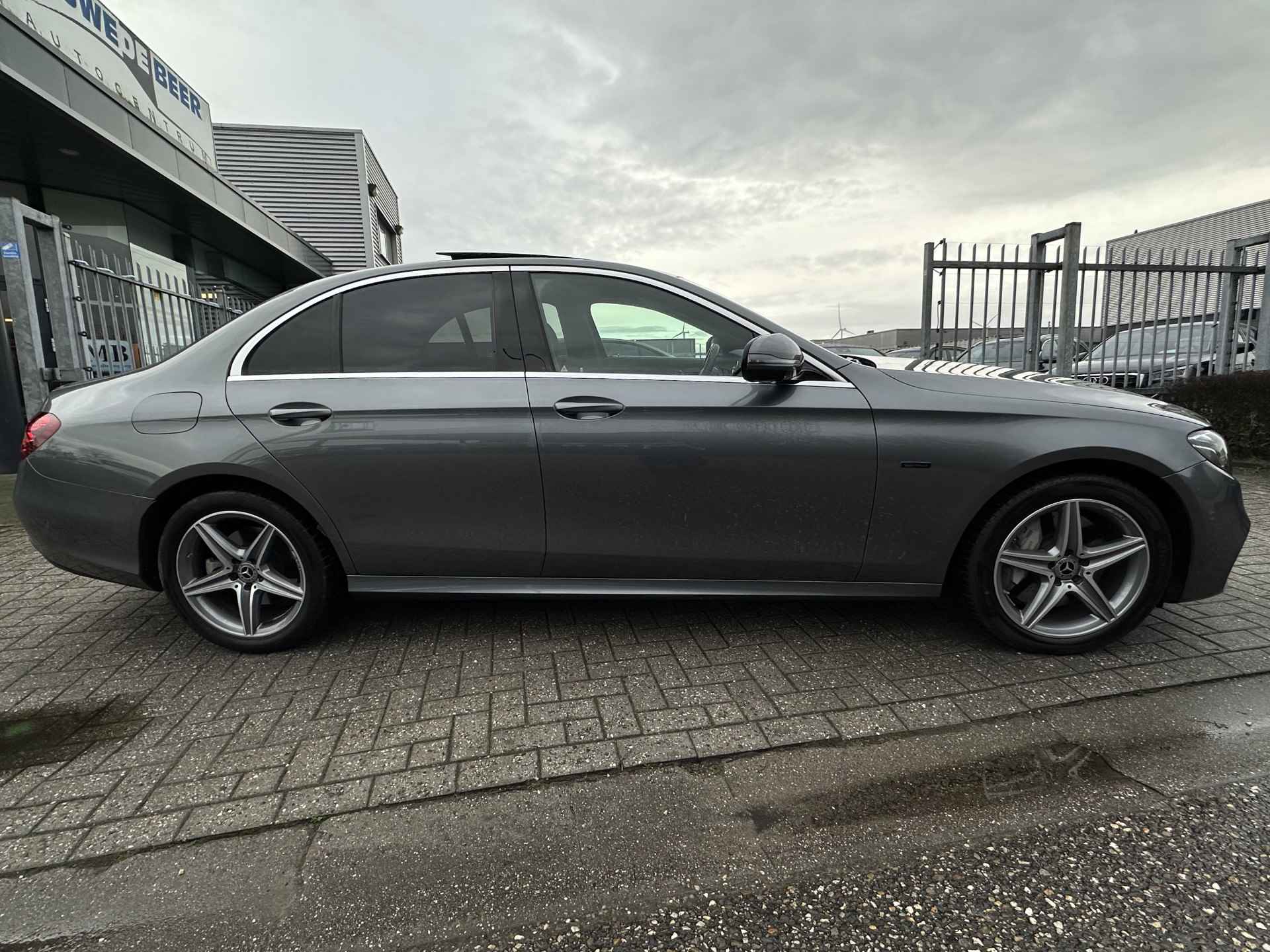 Mercedes-Benz E-Klasse 300 e Hybrid AMG Premium aut 9 Pano-Dak | Trekhaak | Adapt. Cruise | Burmester | Memory - 5/33