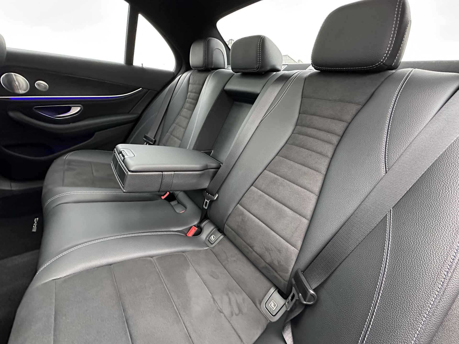 Mercedes-Benz E-Klasse 300 e Hybrid AMG Premium aut 9 Pano-Dak | Trekhaak | Adapt. Cruise | Burmester | Memory - 33/33